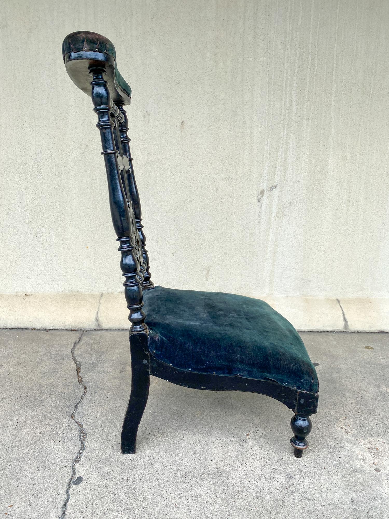 Antique French Napoleon III Ebonized Wood and Velvet Prie Dieu Prayer Chair In Good Condition In Houston, TX