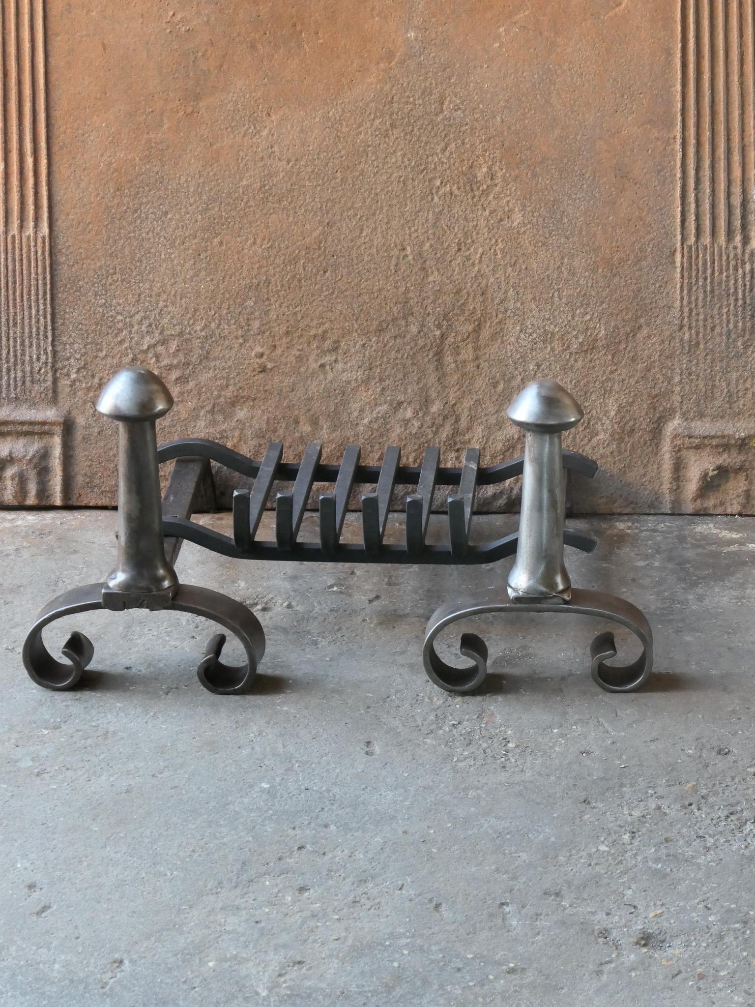 19th century French Napoleon III fireplace grate, made of wrought iron. The basket is in a good condition and is fully functional.

Width at front is 64.5 cm (25.4 inches).