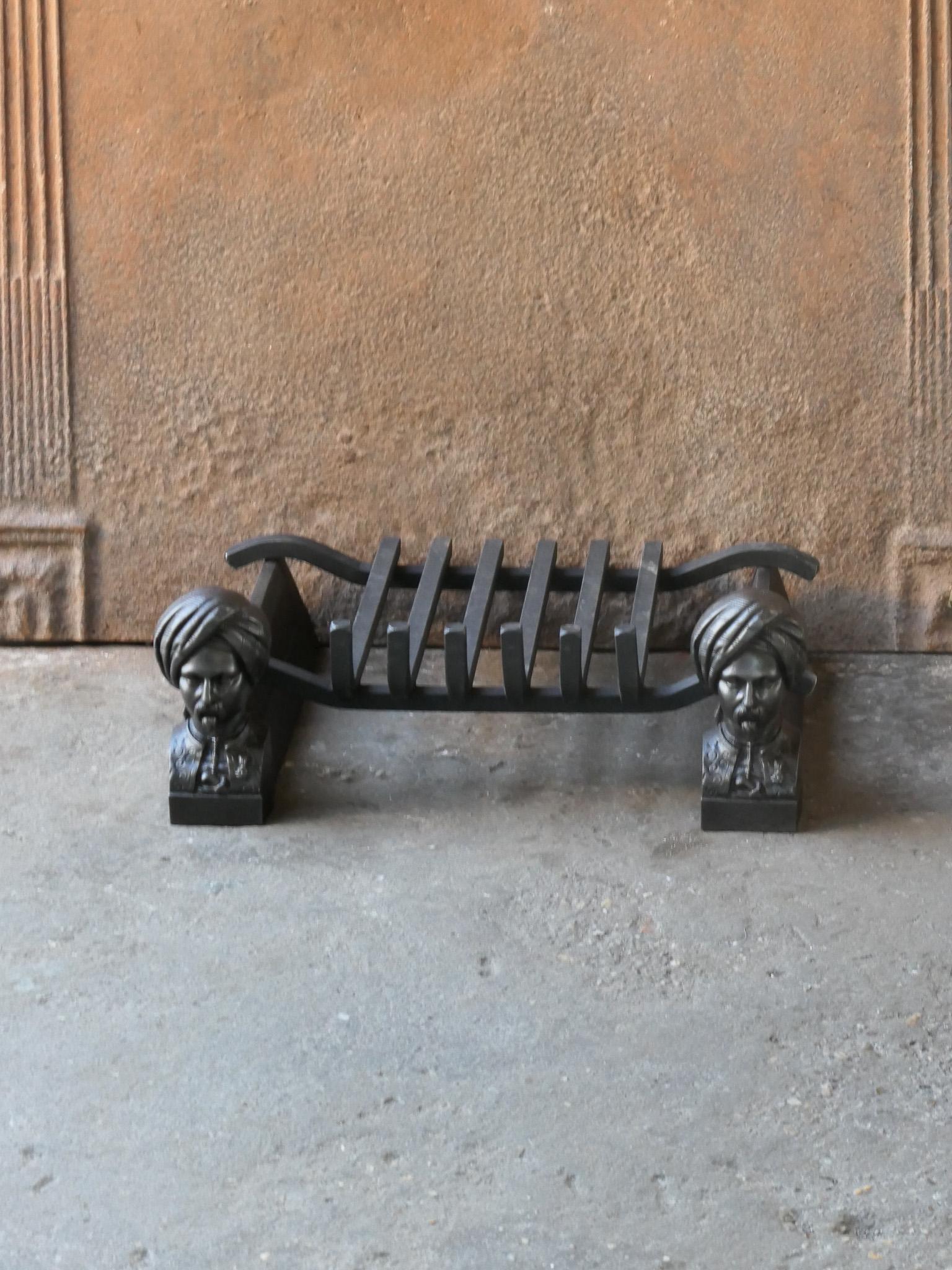 19th century French Napoleon III fireplace grate, made of cast iron and wrought iron. The basket is in a good condition and is fully functional.