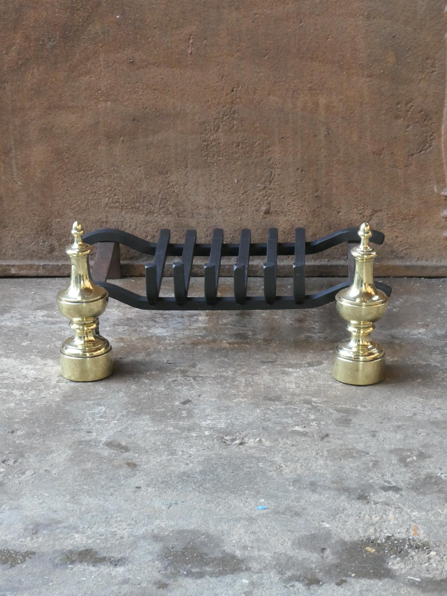 19th century French Napoleon III fireplace grate, made of wrought iron and polished brass. The basket is in a good condition and is fully functional.