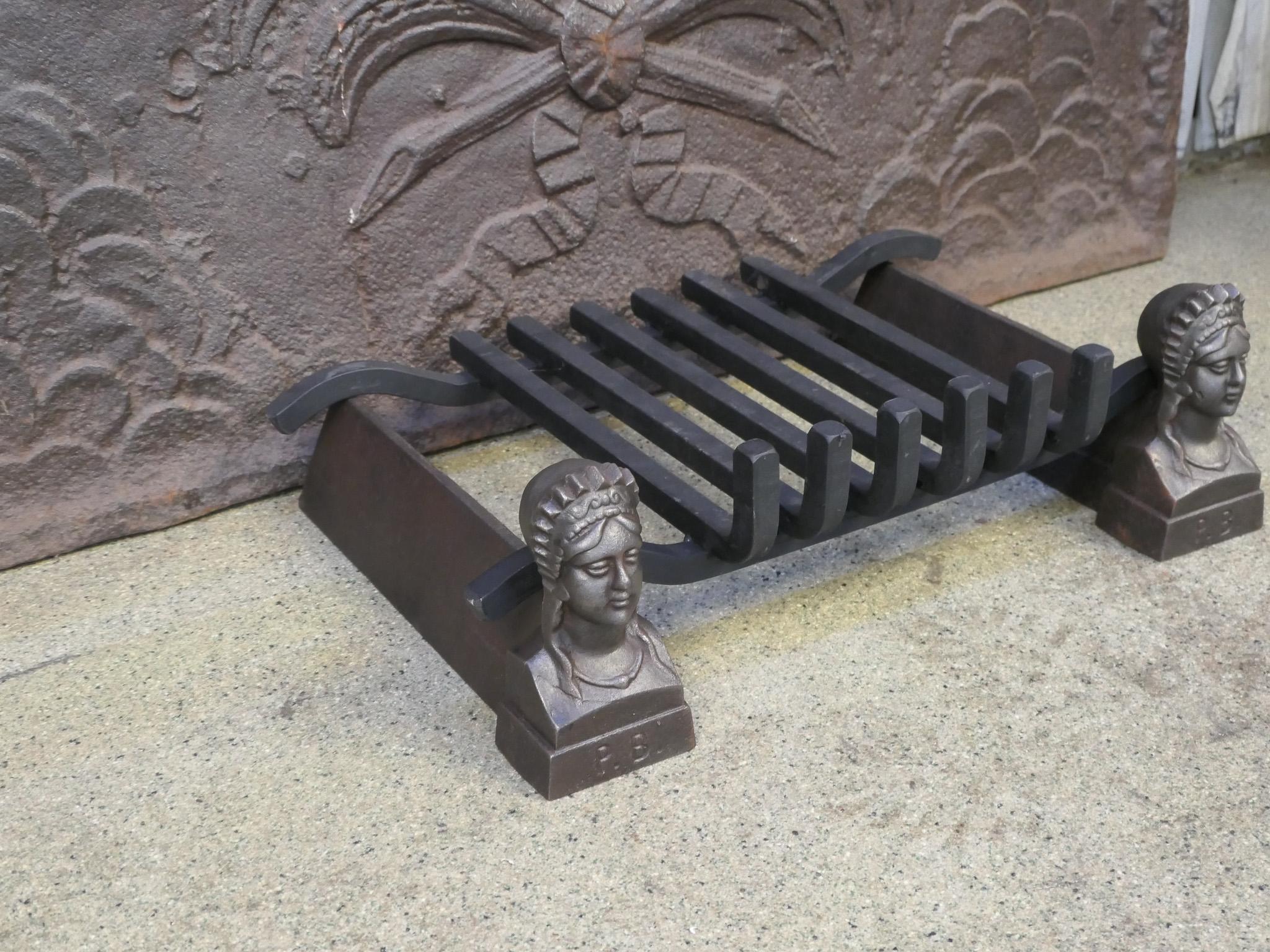 Antique French Napoleon III Fire Grate, Rejilla de chimenea, Siglo XIX Hierro en venta
