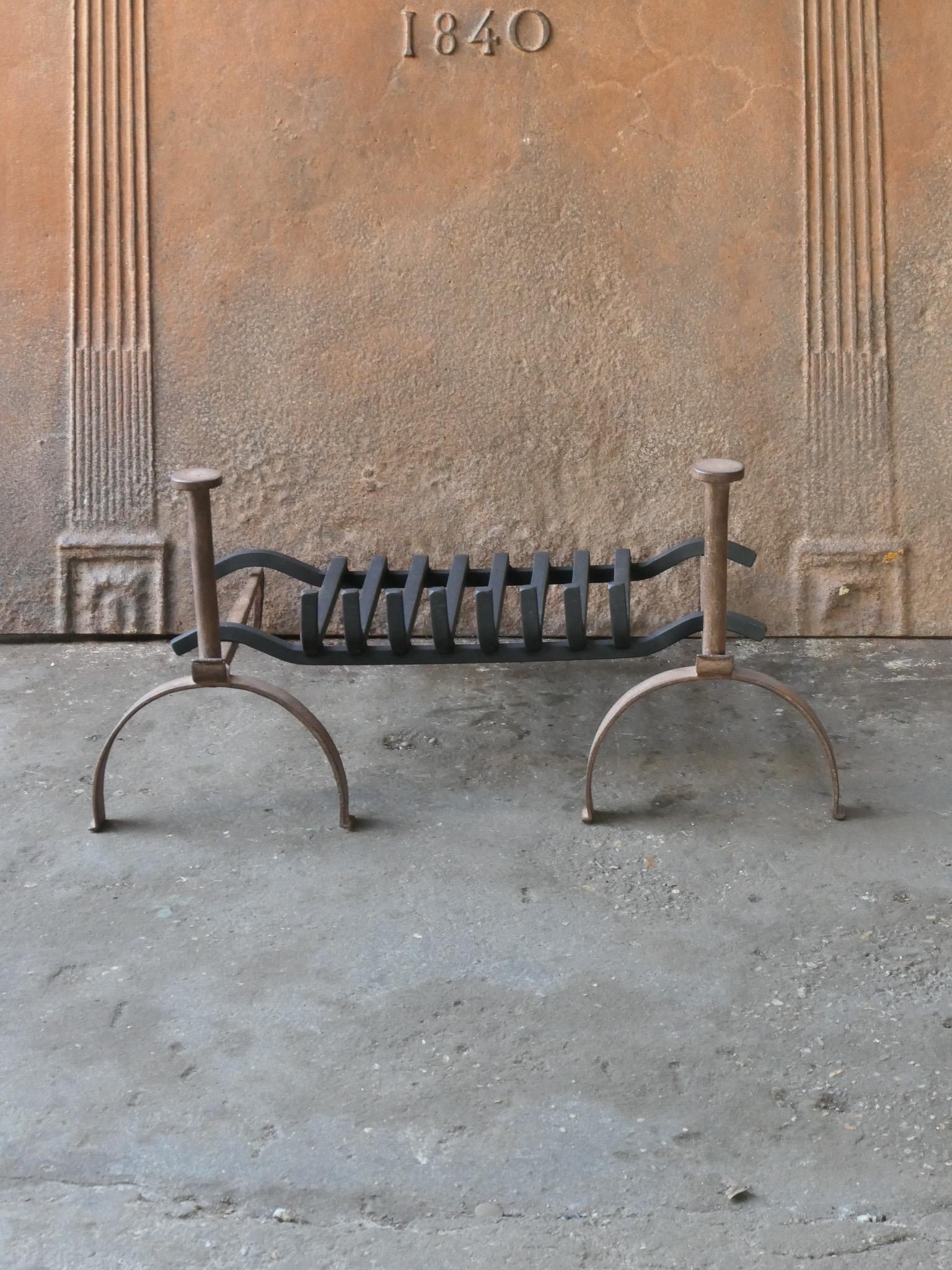 19th century French Napoleon III fireplace grate, made of wrought iron. The basket is in a good condition and is fully functional.