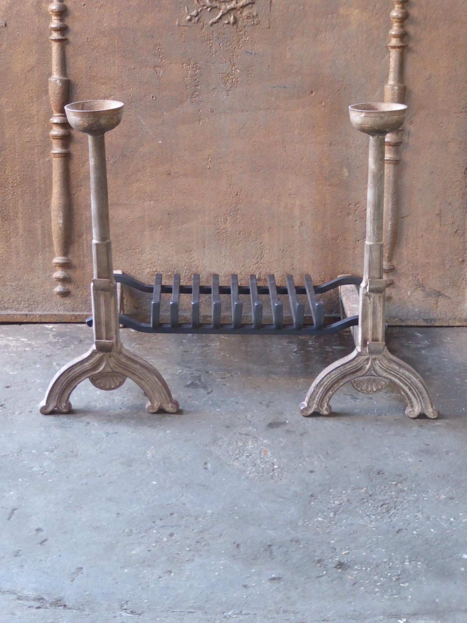 Antique French Napoleon III Fire Grate, Rejilla para Chimenea Napoleón III en venta