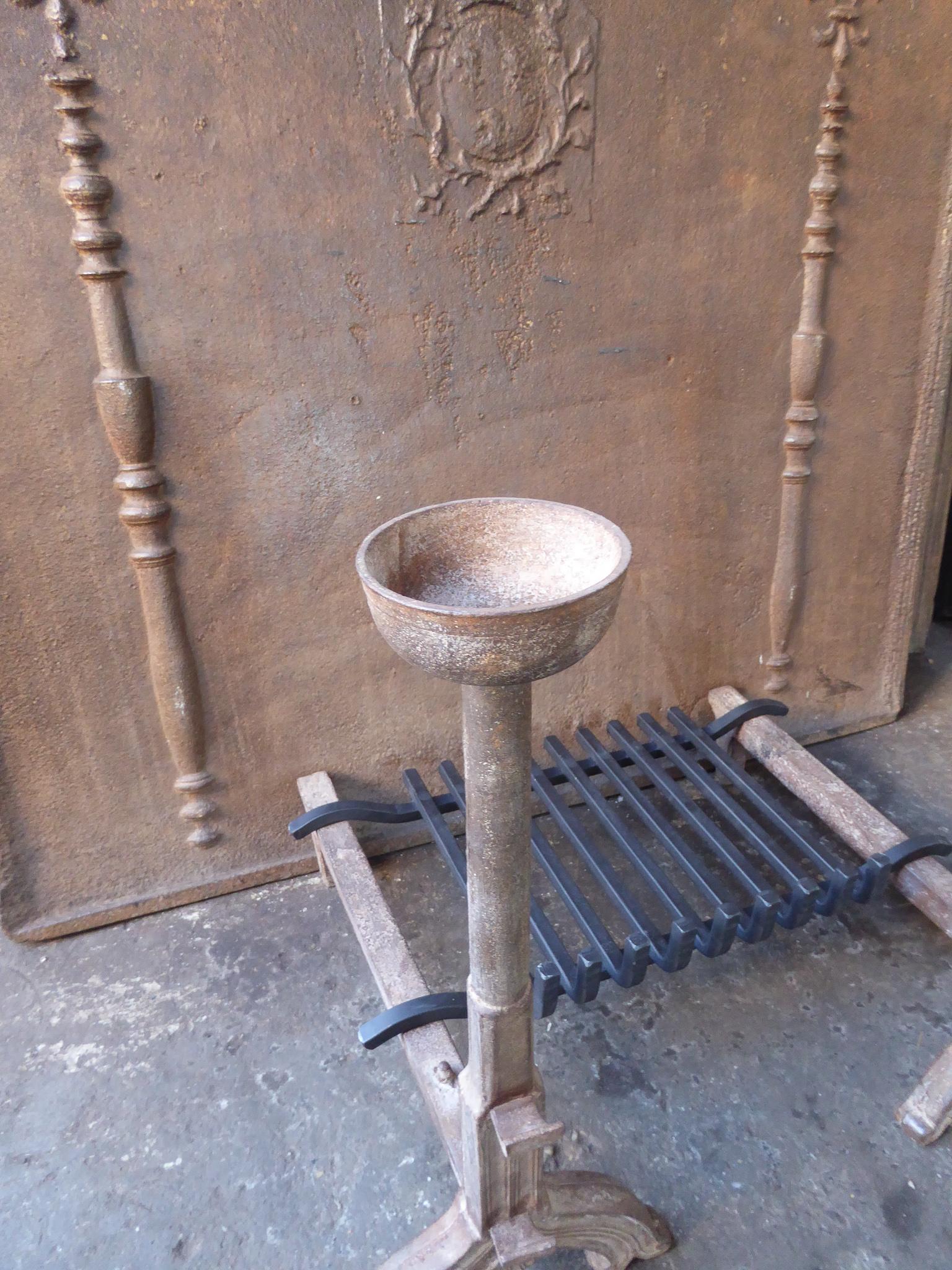 Antique French Napoleon III Fire Grate, Rejilla para Chimenea siglo XX en venta