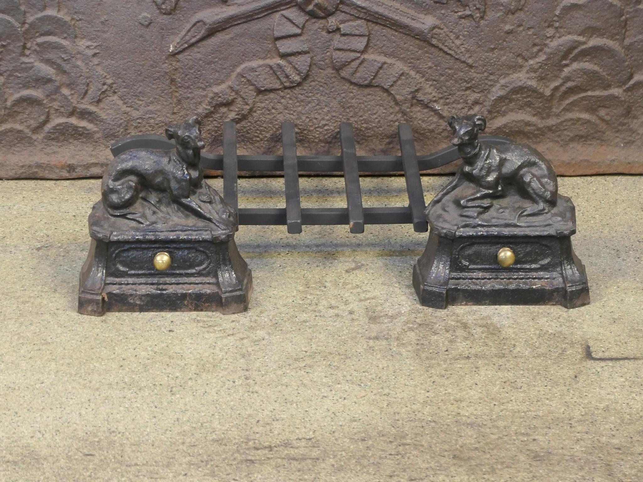 Forgé Ancienne grille de cheminée française Napoléon III, grille de cheminée, avec chiens, 19ème siècle en vente