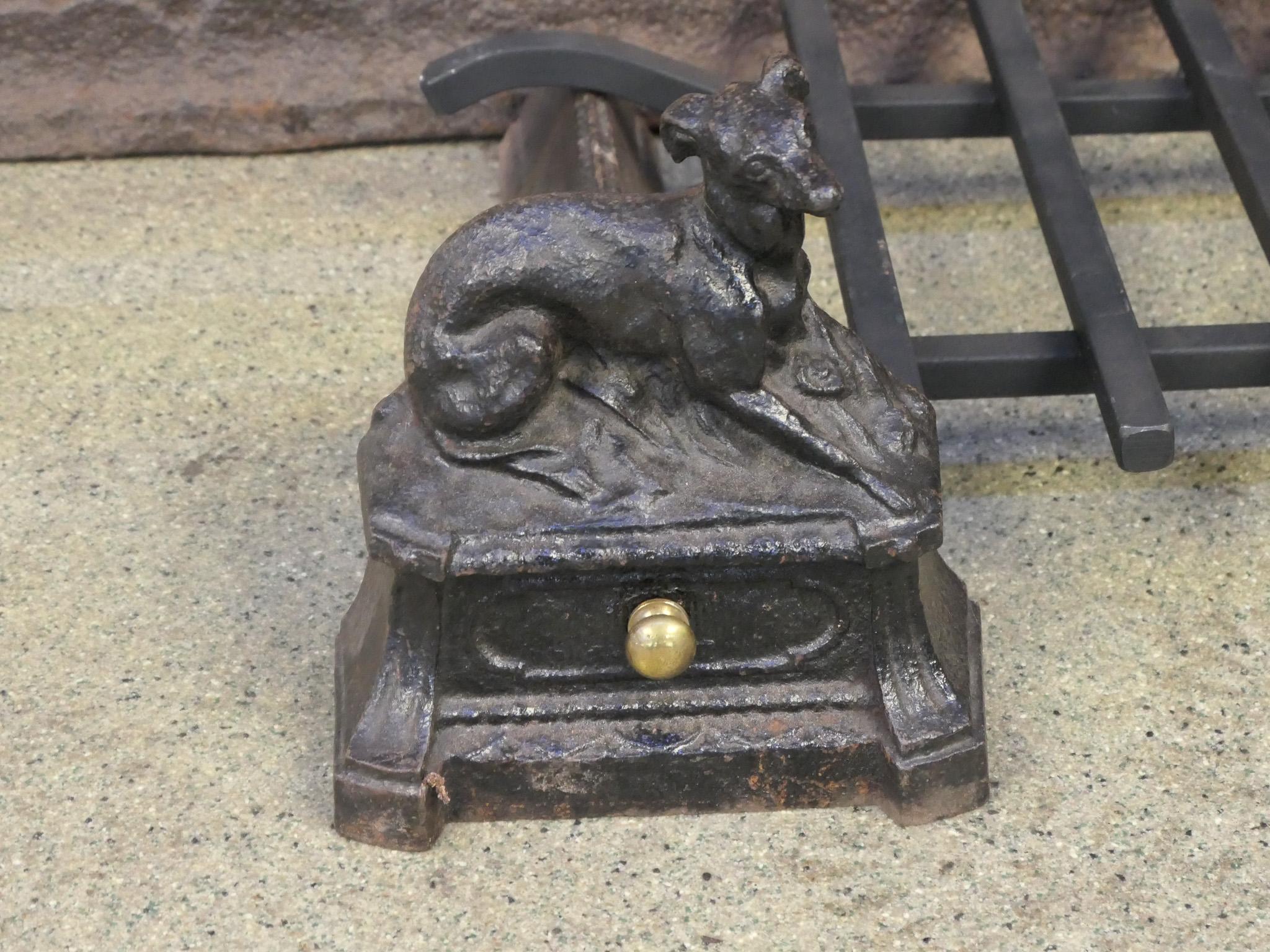 Fer forgé Ancienne grille de cheminée française Napoléon III, grille de cheminée, avec chiens, 19ème siècle en vente