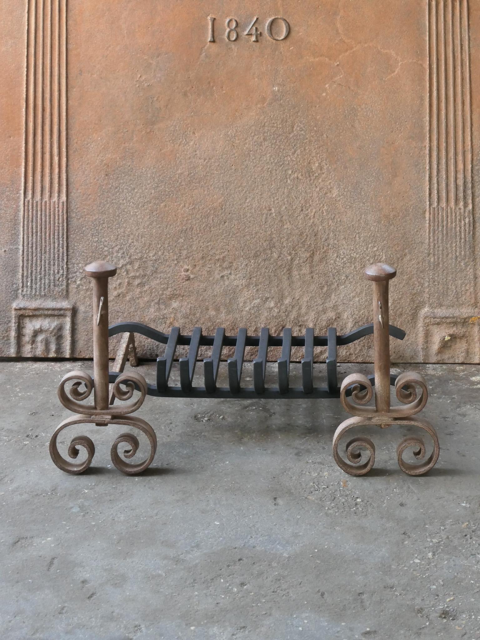 19th century French Napoleon III fireplace grate, made of wrought iron. The basket is in a good condition and is fully functional.