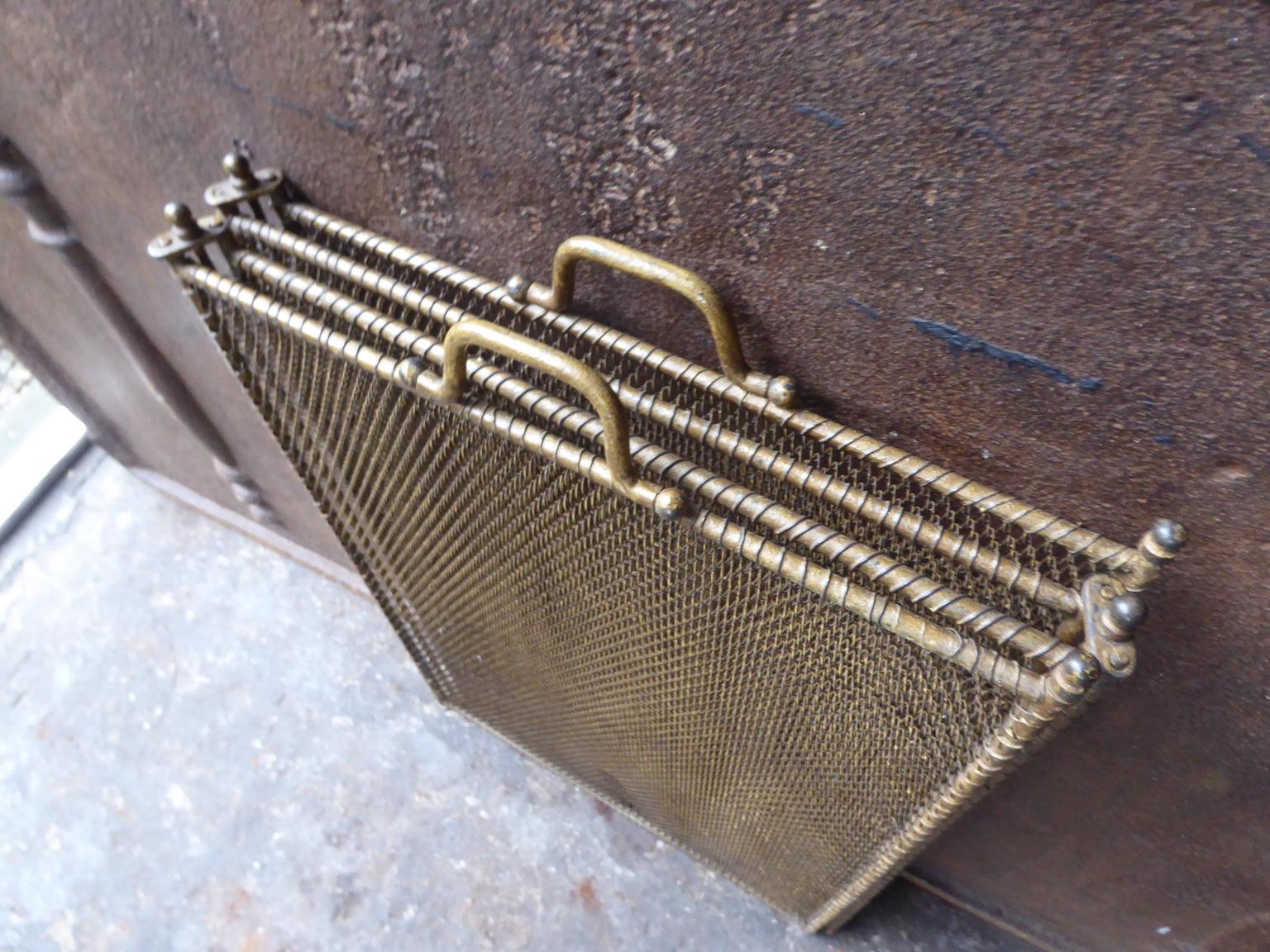 Antique French Napoleon III Fireplace Screen, Brass-Colored, 19th Century In Good Condition In Amerongen, NL
