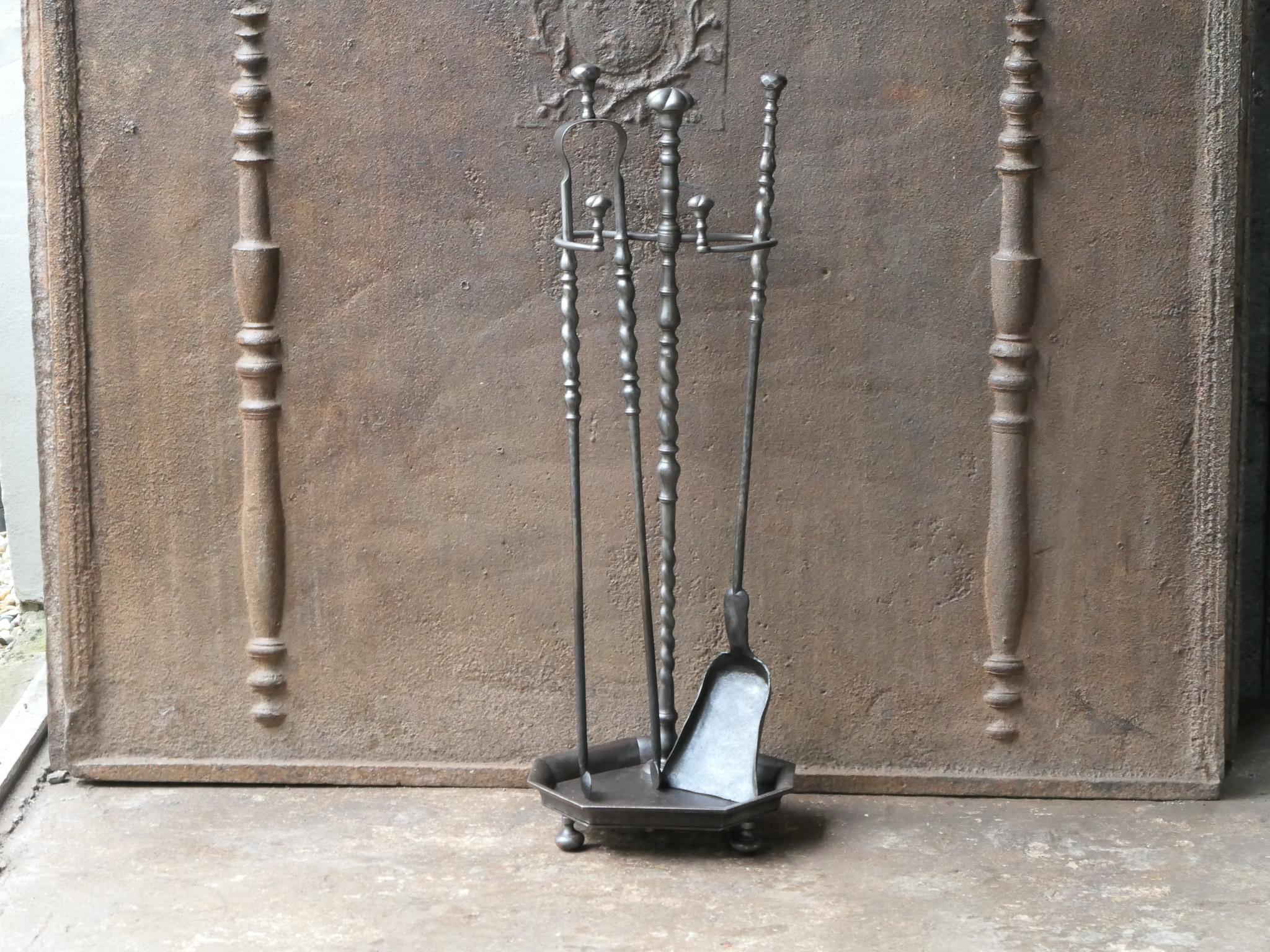Antike französische Napoleon III.-Kaminwerkzeuge, 19. Jahrhundert (Gegossen) im Angebot