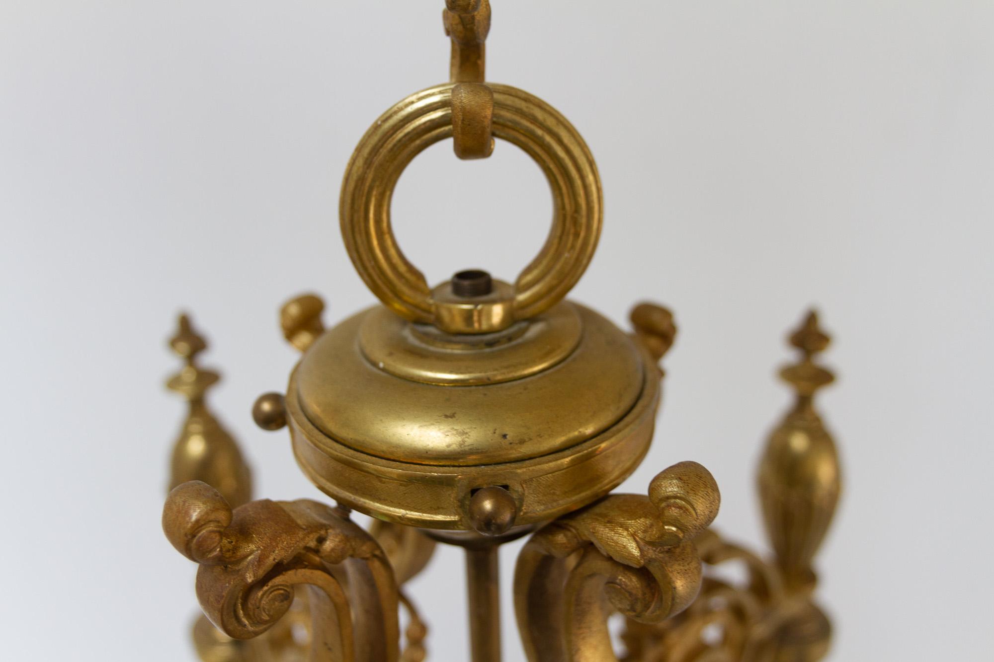 Antiker französischer Napoleon-III-Kronleuchter aus vergoldeter Bronze, 1850er Jahre. im Angebot 3