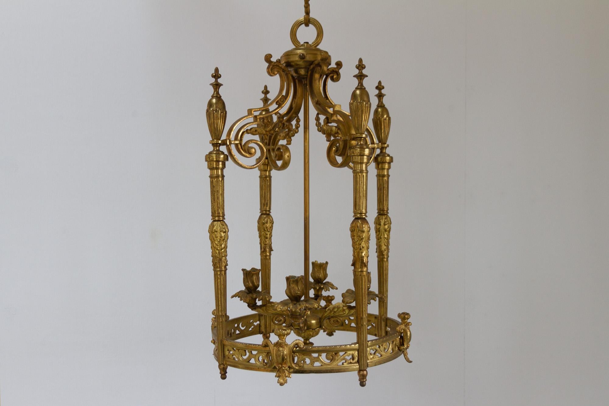Antiker französischer Napoleon-III-Kronleuchter aus vergoldeter Bronze, 1850er Jahre. im Angebot 8