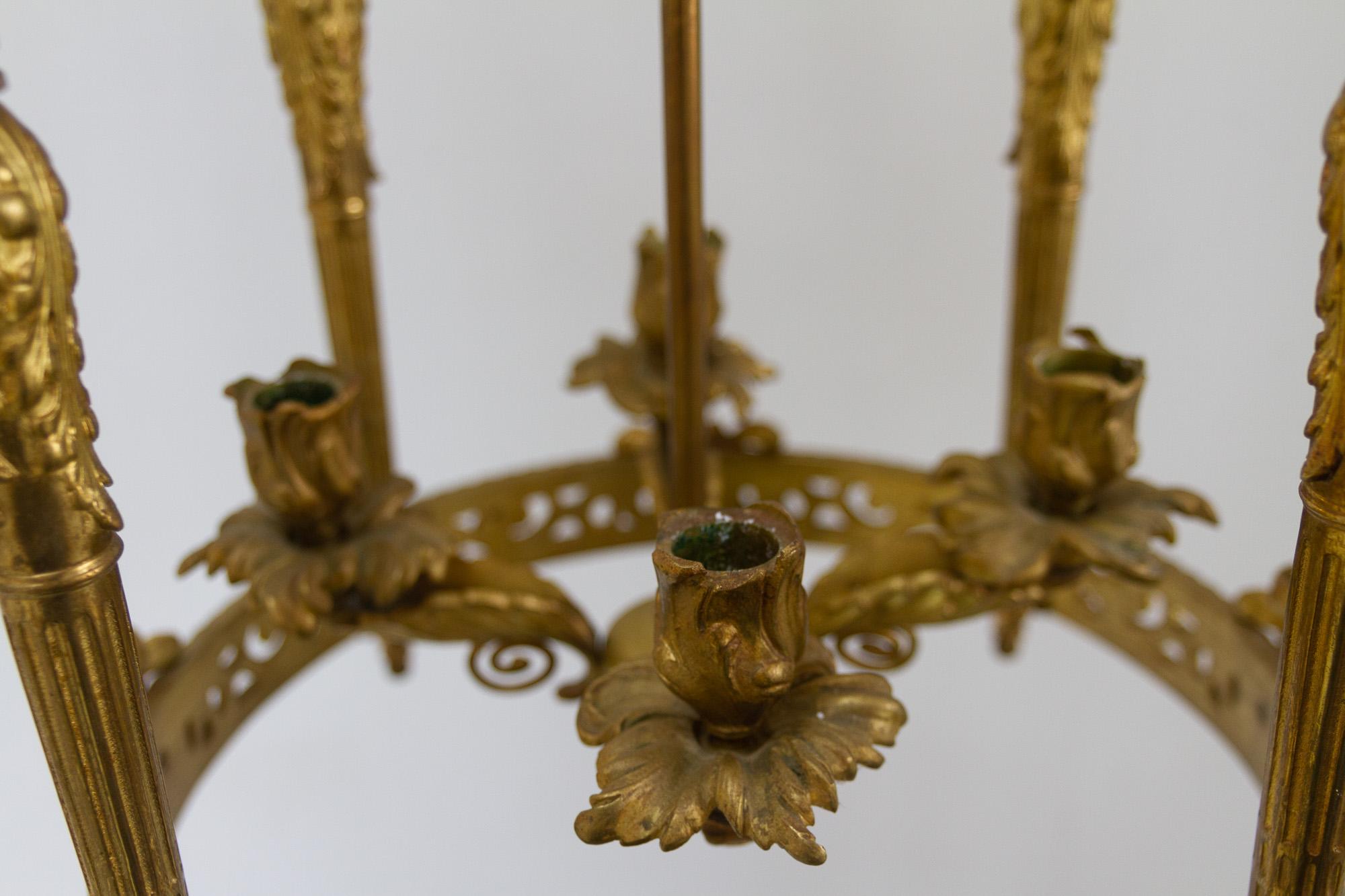 Antiker französischer Napoleon-III-Kronleuchter aus vergoldeter Bronze, 1850er Jahre. im Angebot 9