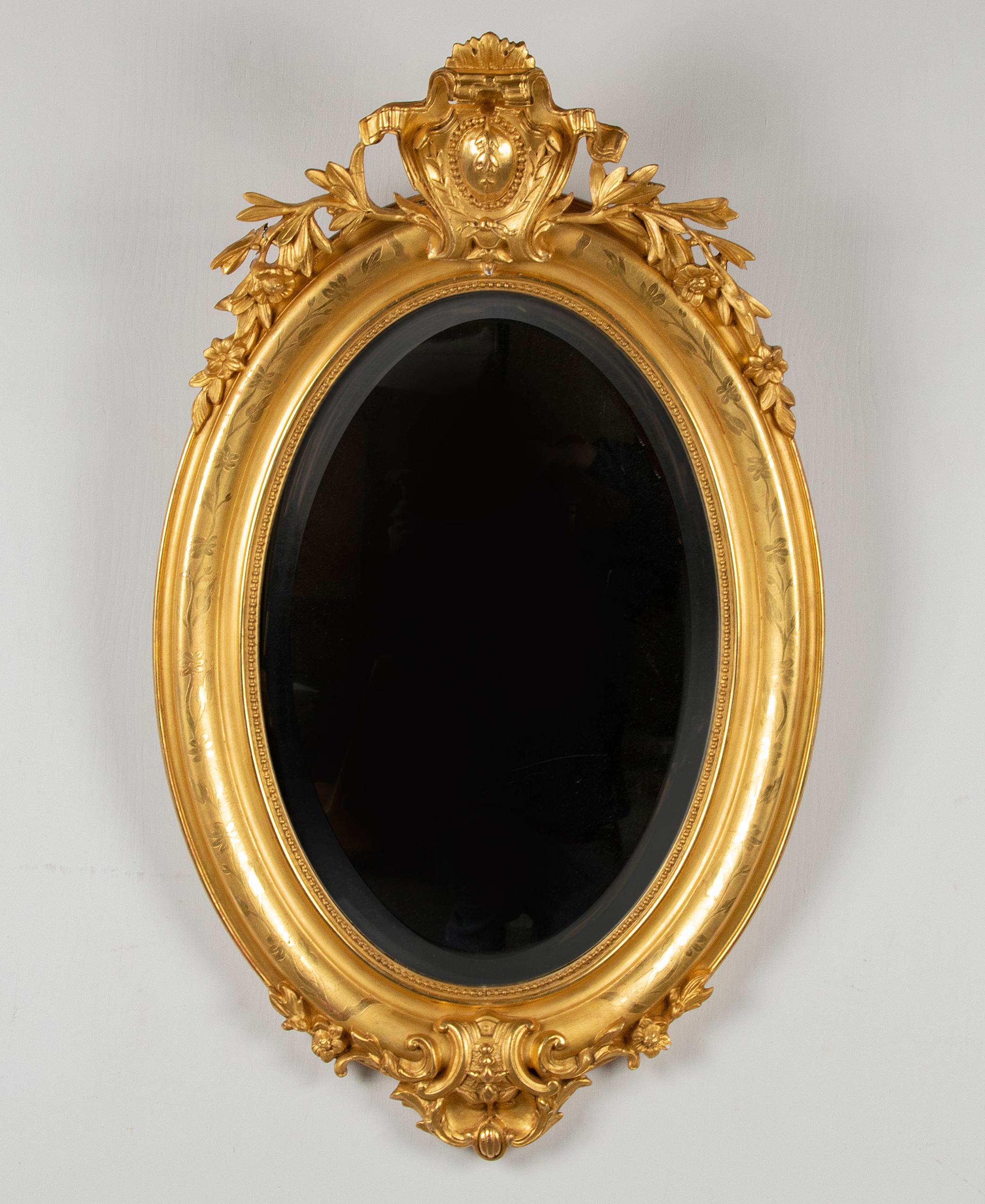 Antique French Napoleon III Gold Leaf Oval Mirror In Good Condition In Casteren, Noord-Brabant