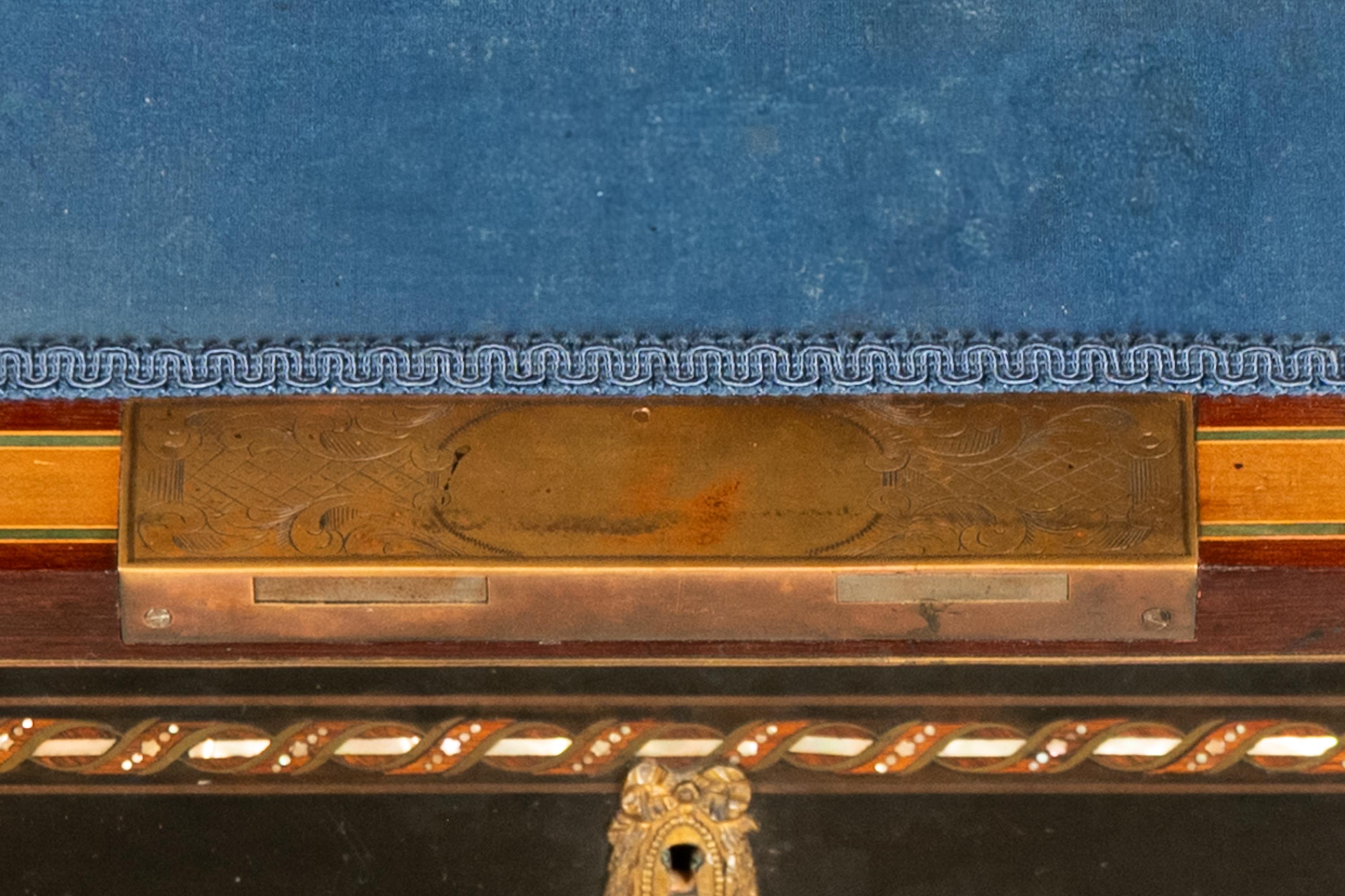 Antiquité française Napoléon III Marqueterie Orfèvrerie Bureau Secretaire Coffre 1860 en vente 13