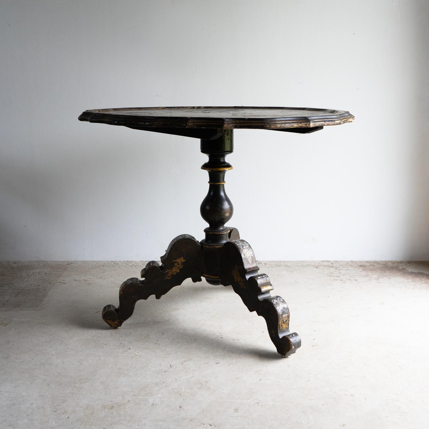 Antique French Napoleon III Lacquered Pedestal Table, Inlaid Hand Painted 19th C For Sale 4