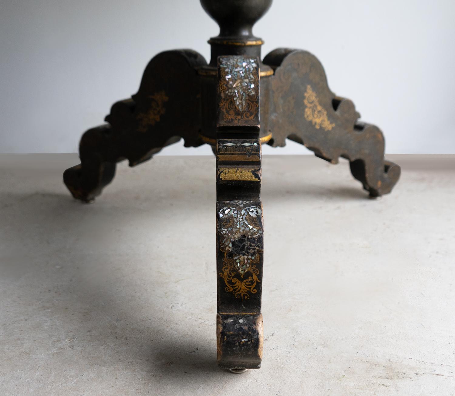 Antique French Napoleon III Lacquered Pedestal Table, Inlaid Hand Painted 19th C For Sale 5