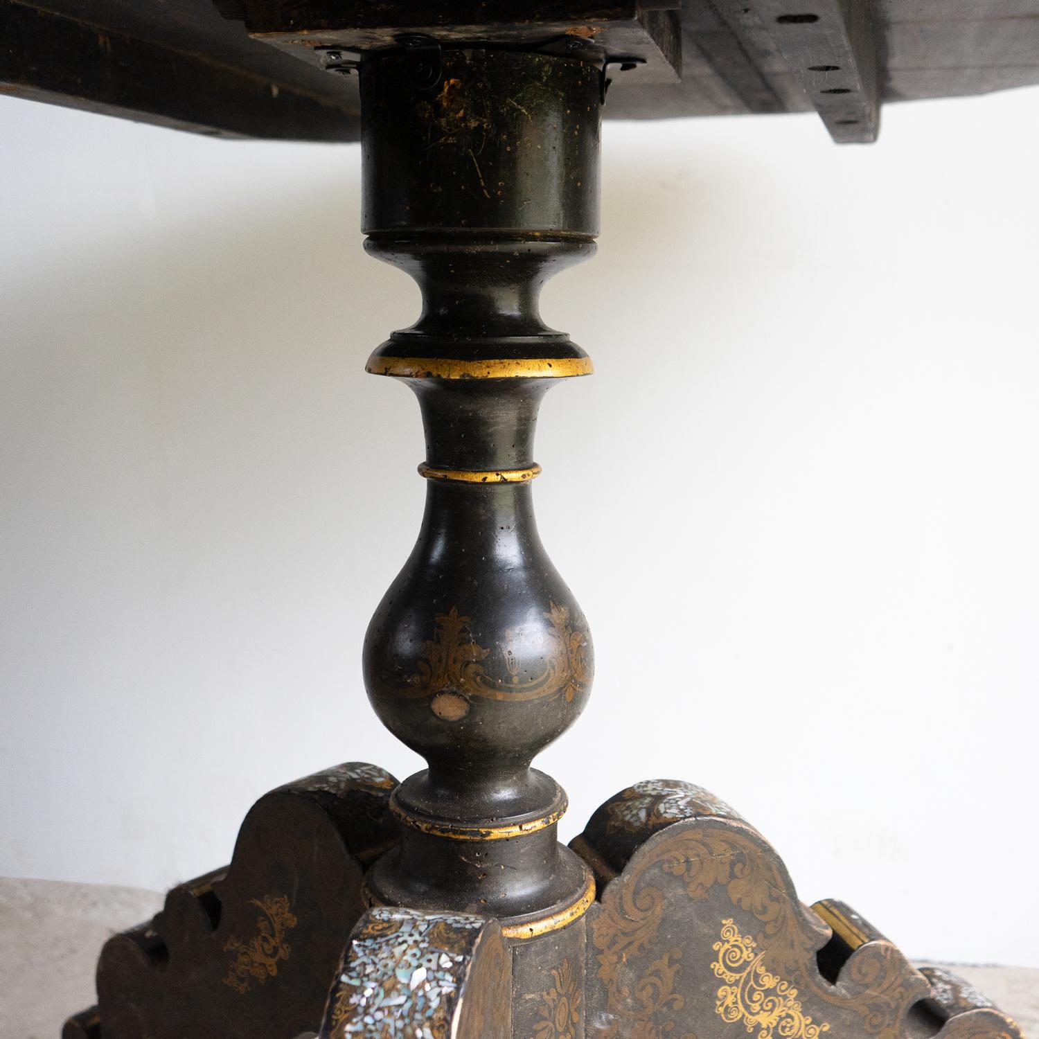 Antique French Napoleon III Lacquered Pedestal Table, Inlaid Hand Painted 19th C For Sale 9