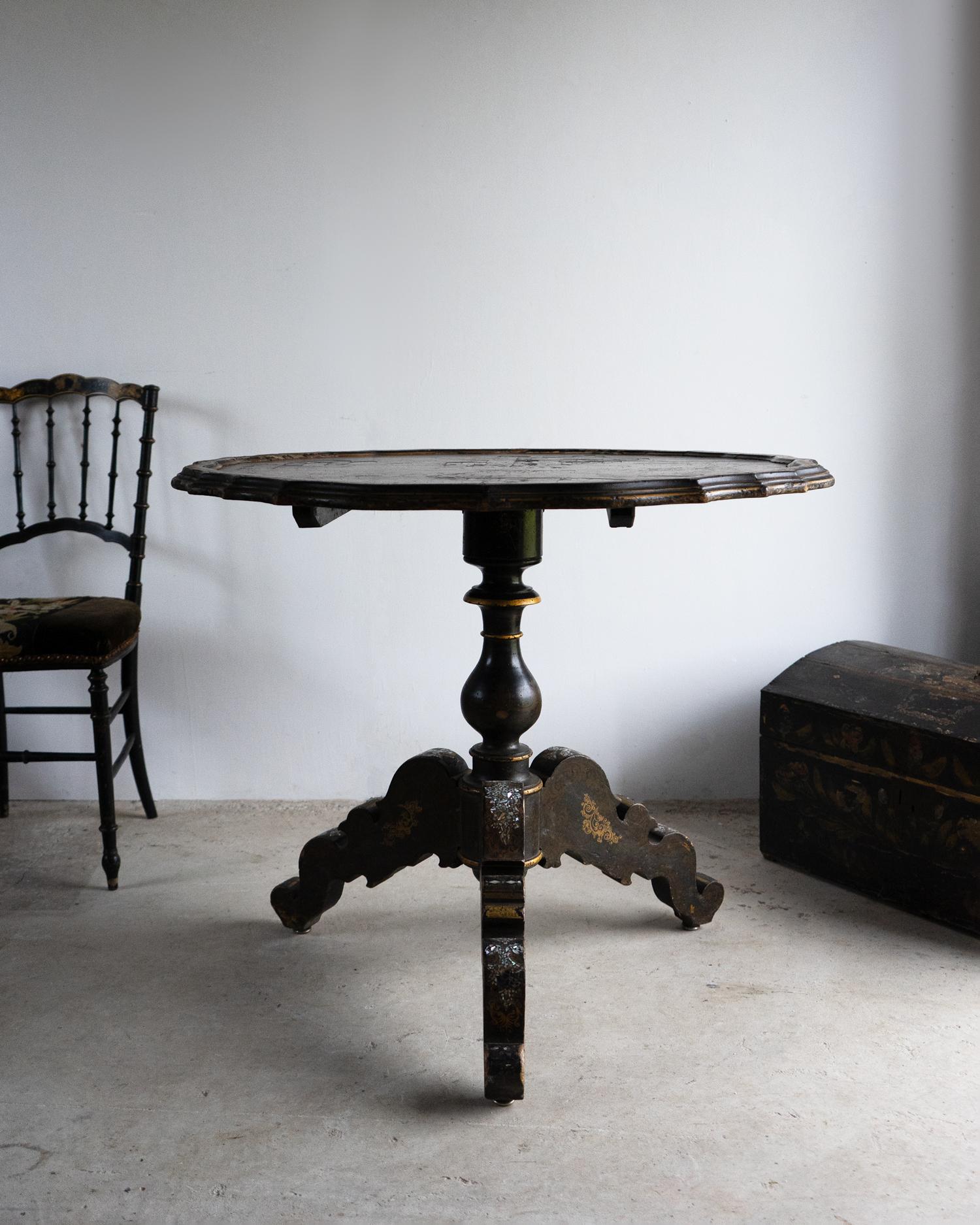 Antique French Napoleon III Lacquered Pedestal Table, Inlaid Hand Painted 19th C For Sale 11