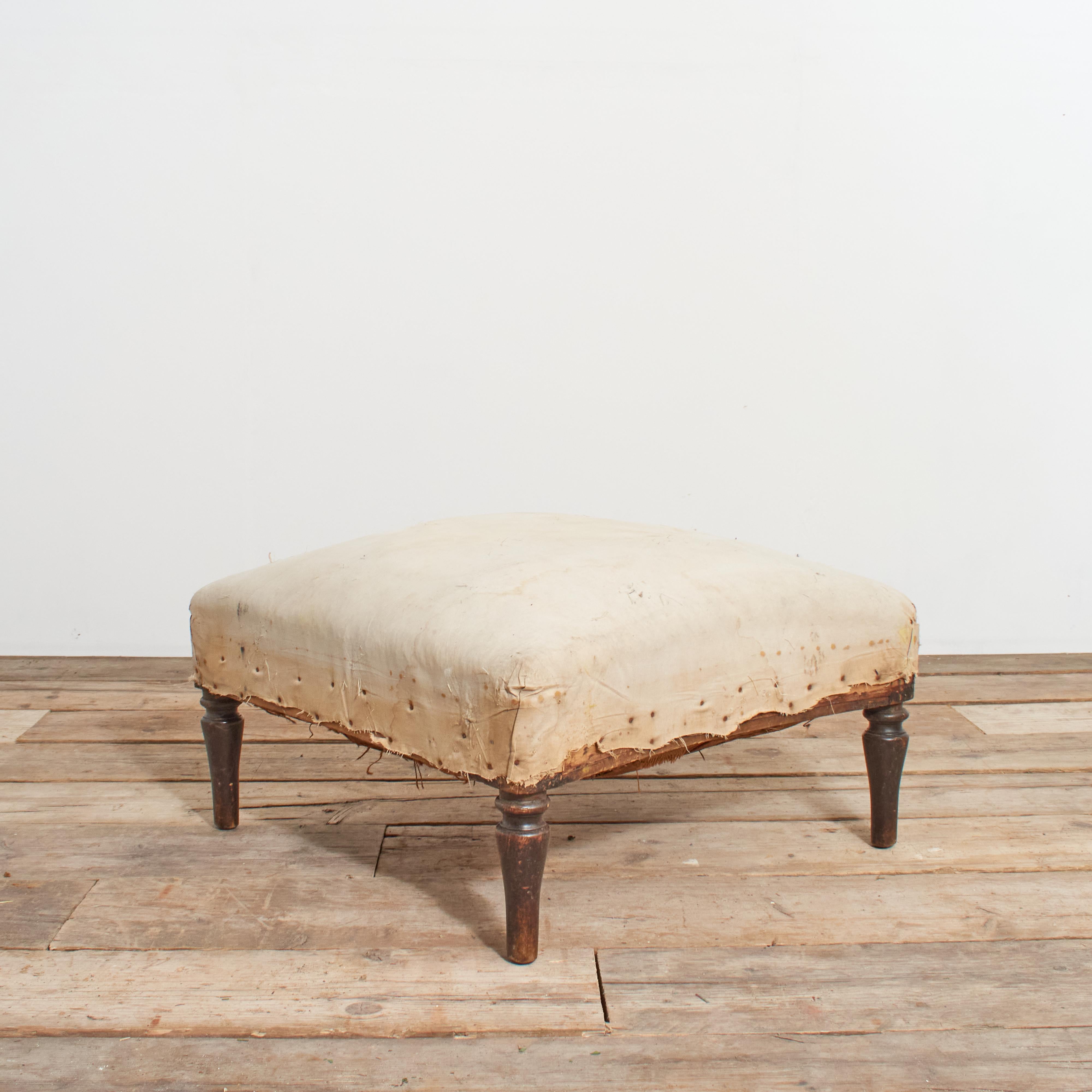 Sculpté Antique French Napoleon III Low Foot Stool Ottoman en vente