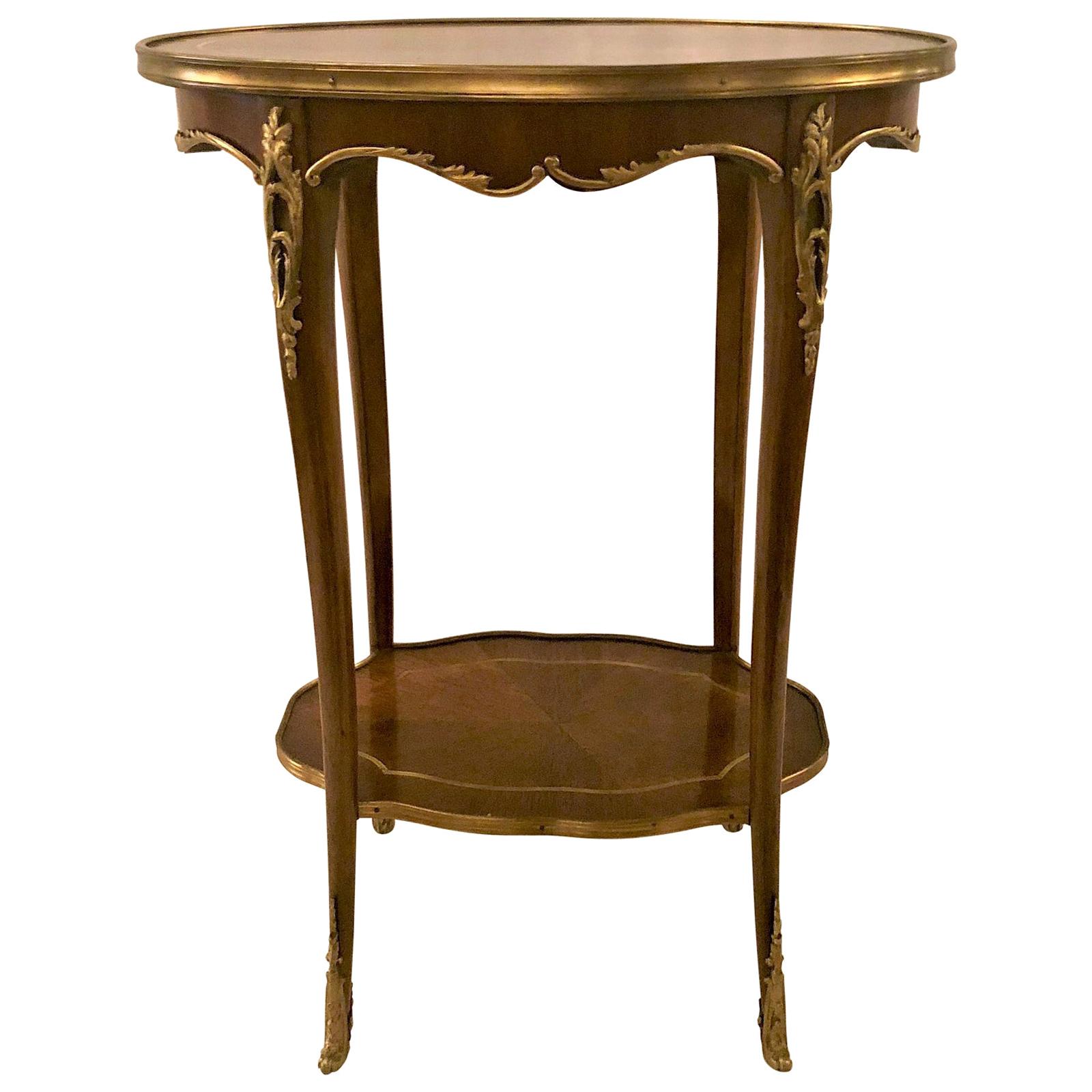 Ancienne table d'appoint Napoléon III en acajou et bronze doré en vente