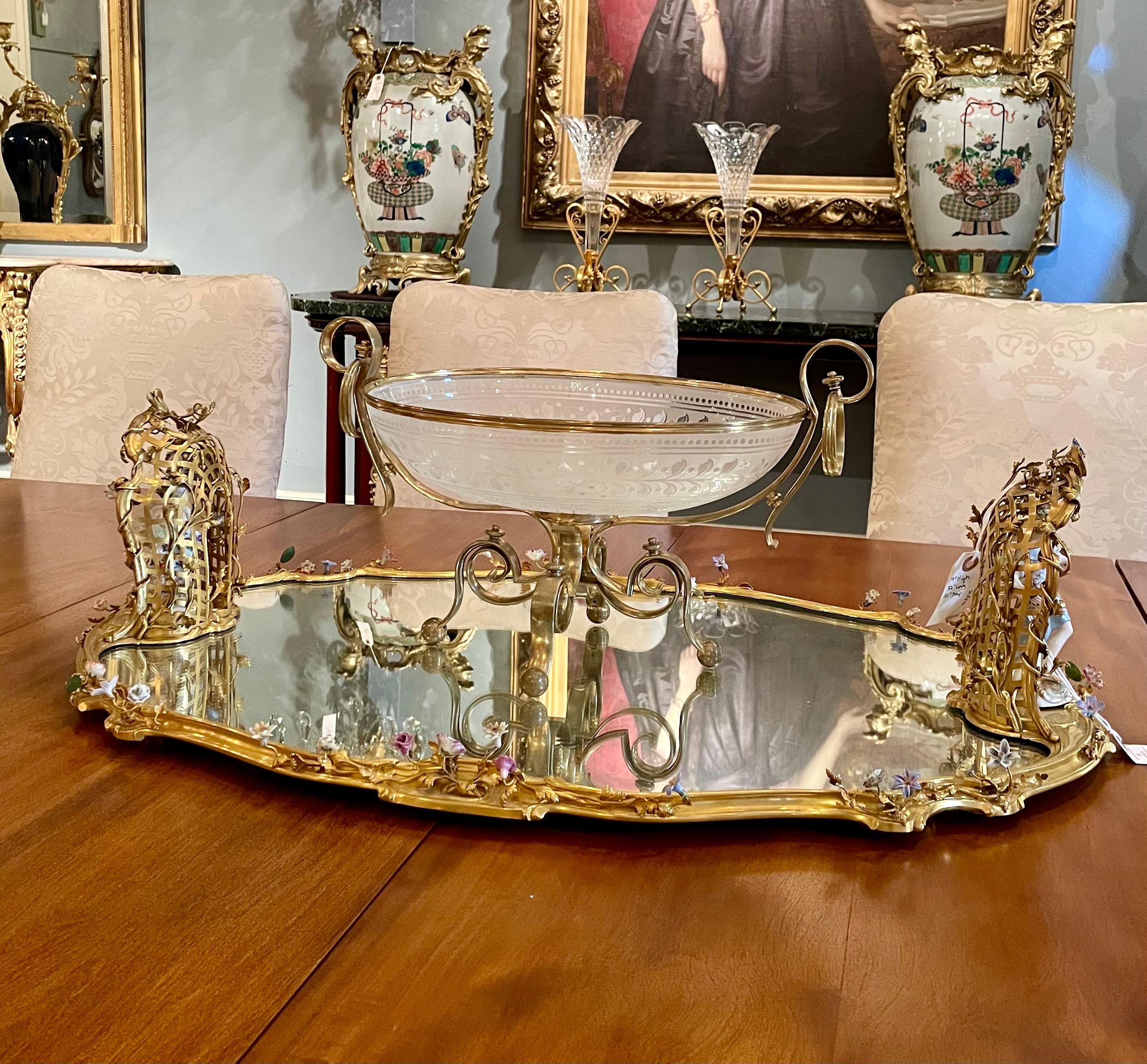 Cristal Centre de table ancien en cristal monté en bronze doré Napoléon III, Circa 1885. en vente