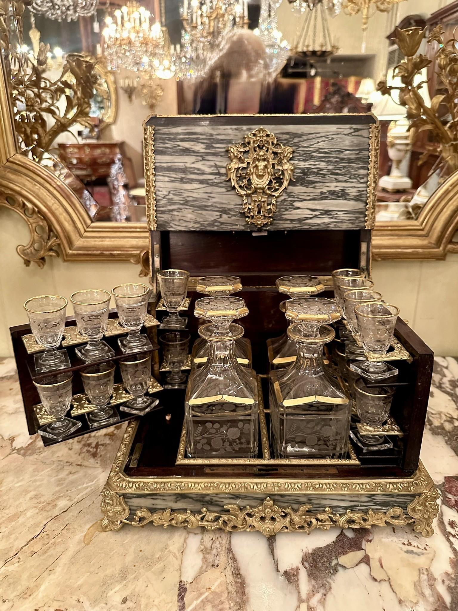 Antike Französisch Napoleon III Ormolu montiert Marmor Cave à Liqueur CIRCA 1870-1880 im Angebot 12