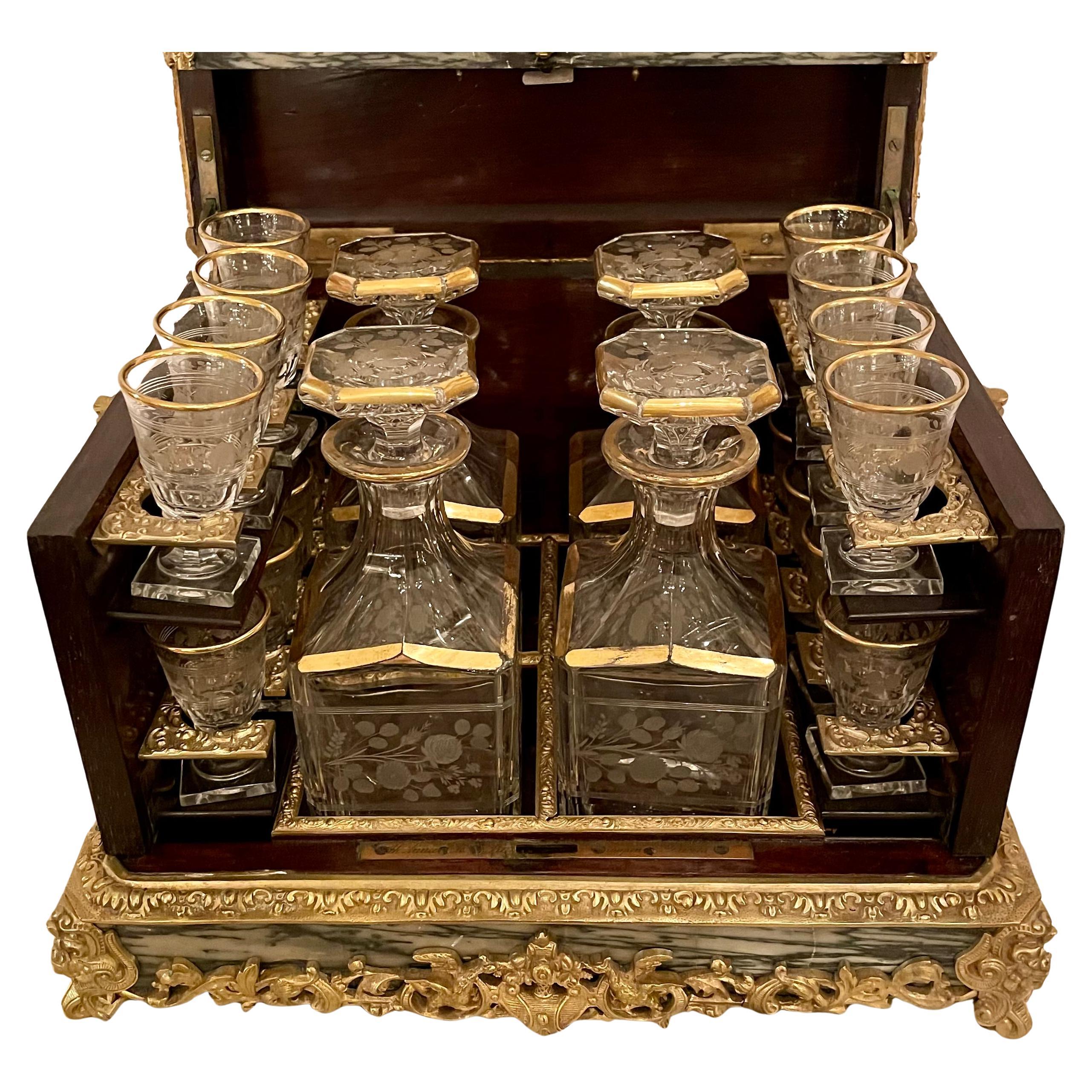 Antike Französisch Napoleon III Ormolu montiert Marmor Cave à Liqueur CIRCA 1870-1880 im Zustand „Gut“ im Angebot in New Orleans, LA