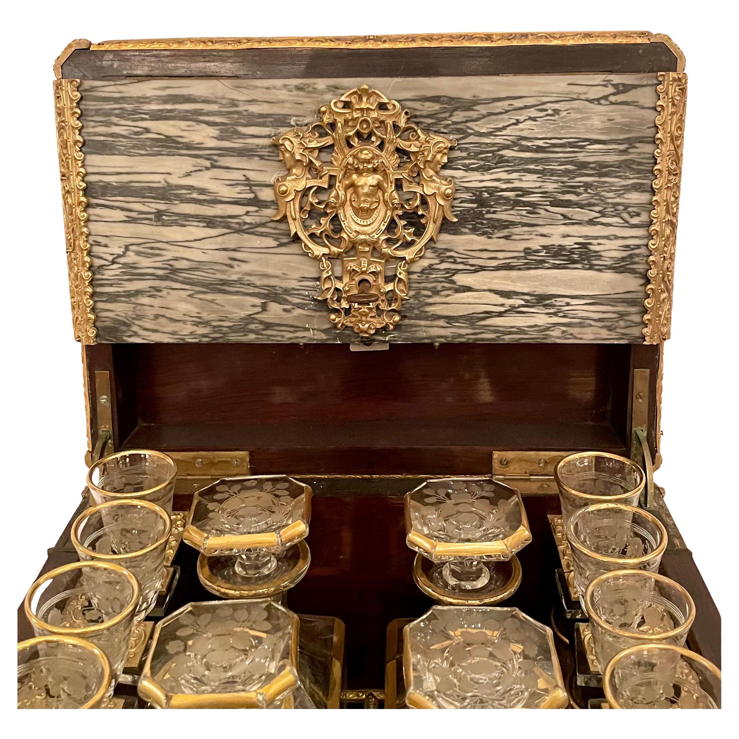 Antike Französisch Napoleon III Ormolu montiert Marmor Cave à Liqueur CIRCA 1870-1880 (19. Jahrhundert) im Angebot