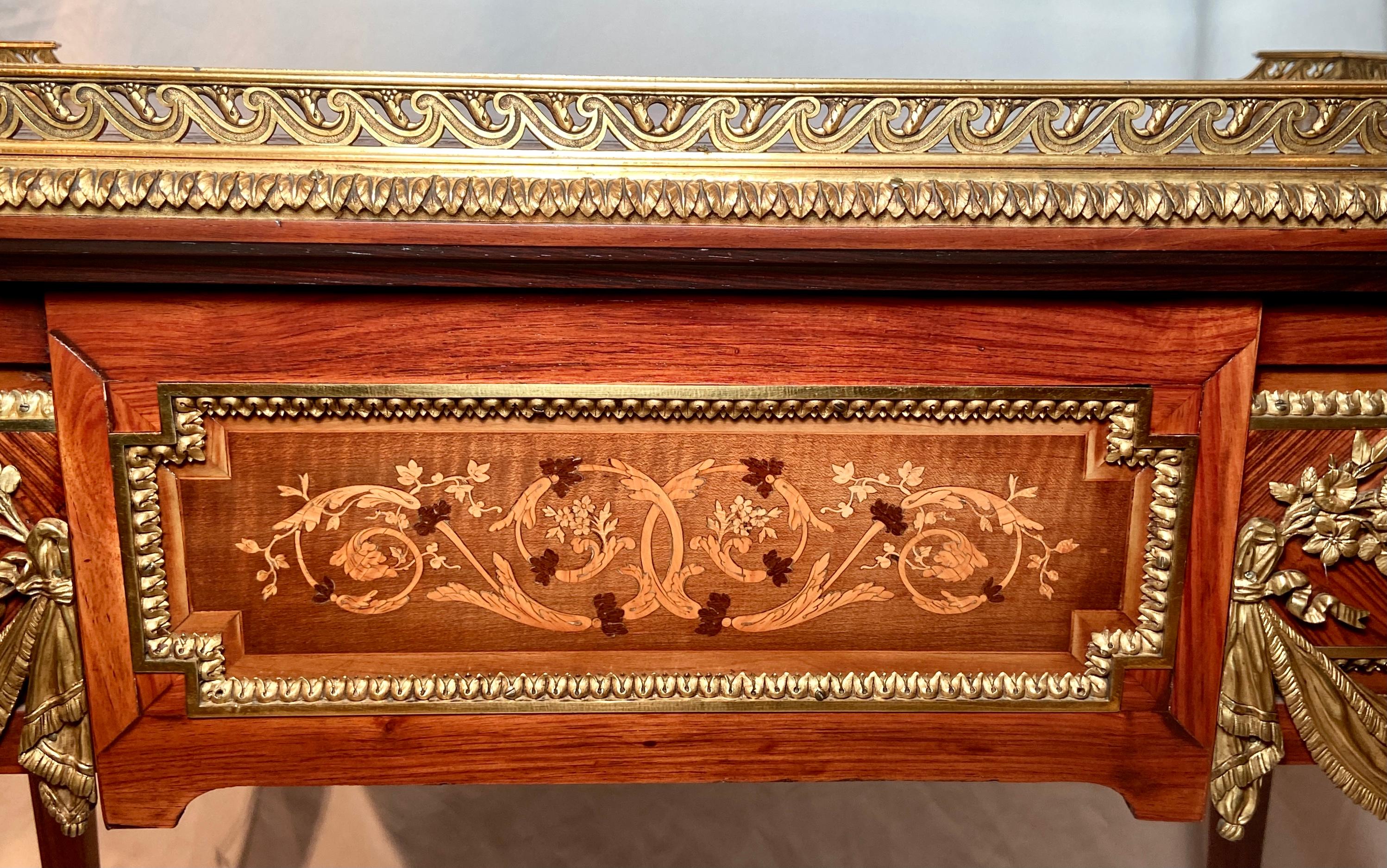 Antiquité française Napoléon III Bureau de table et jardinière montés en bronze doré, Circa 1870 en vente 1
