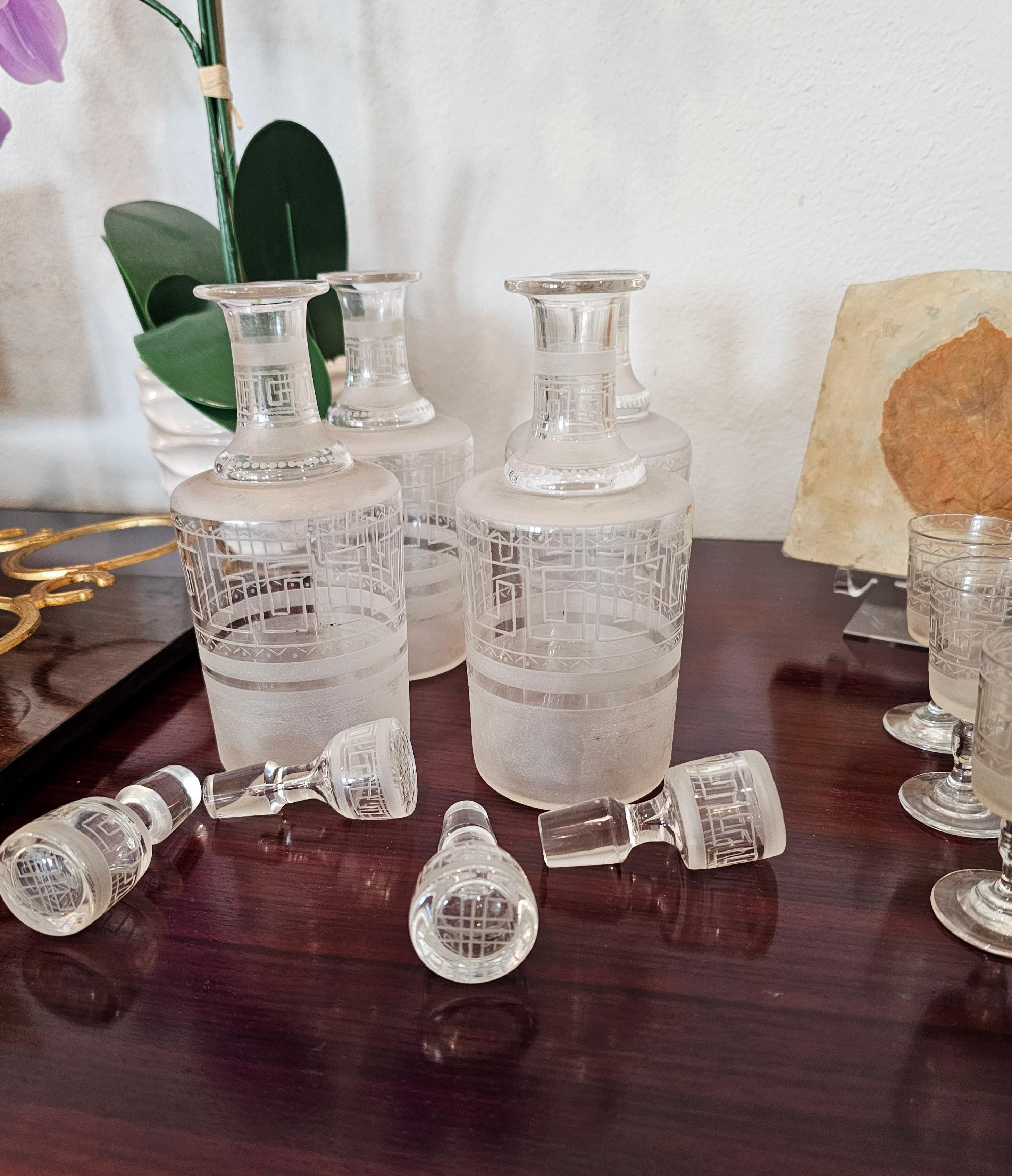 Antique French Napoleon III Period Burlwood Box Cave a Liqueur Decanter Set en Bueno Estado en Forney, TX