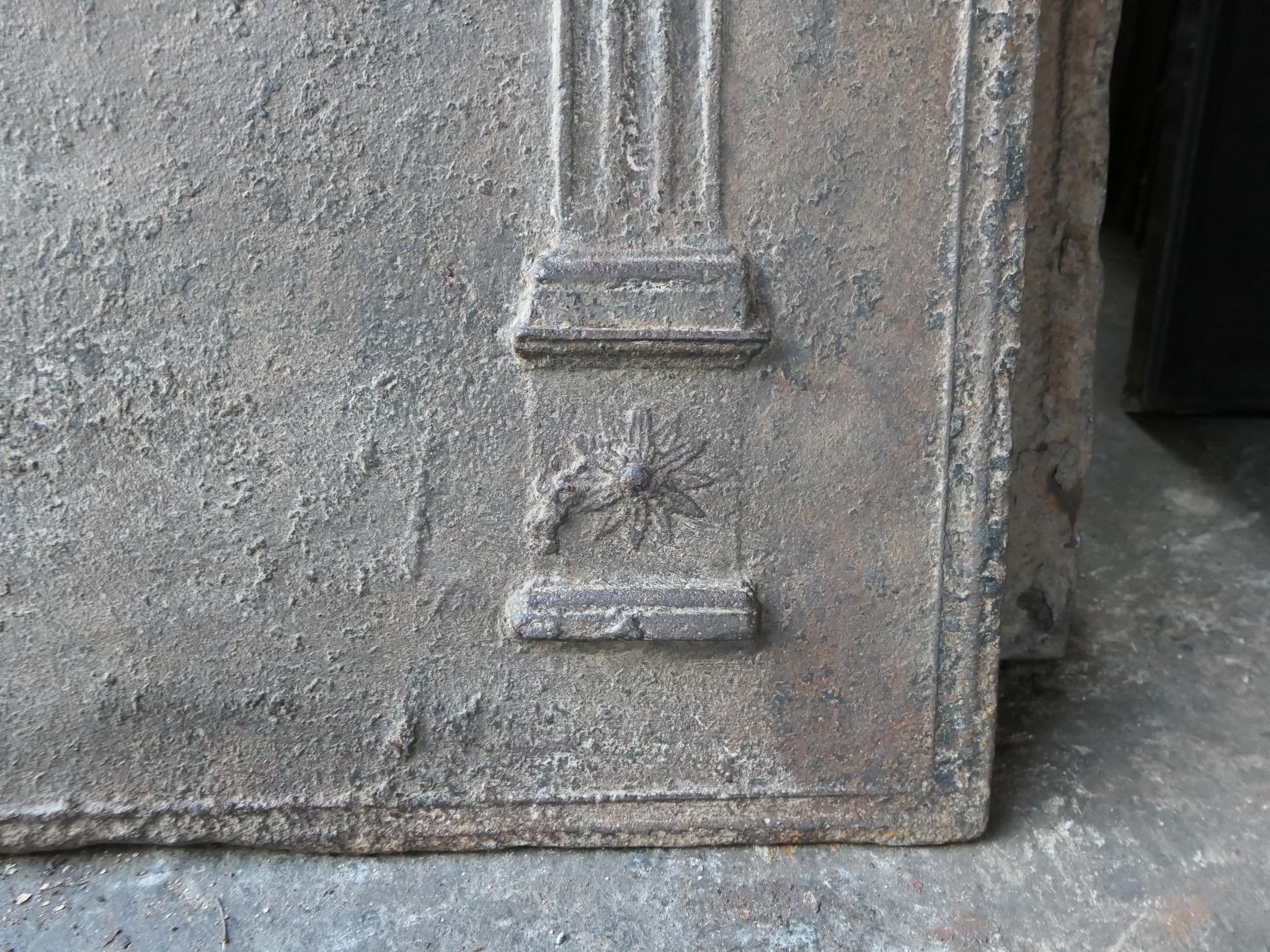 Plaque de cheminée néoclassique française ancienne Pillars of Freedom en vente 2