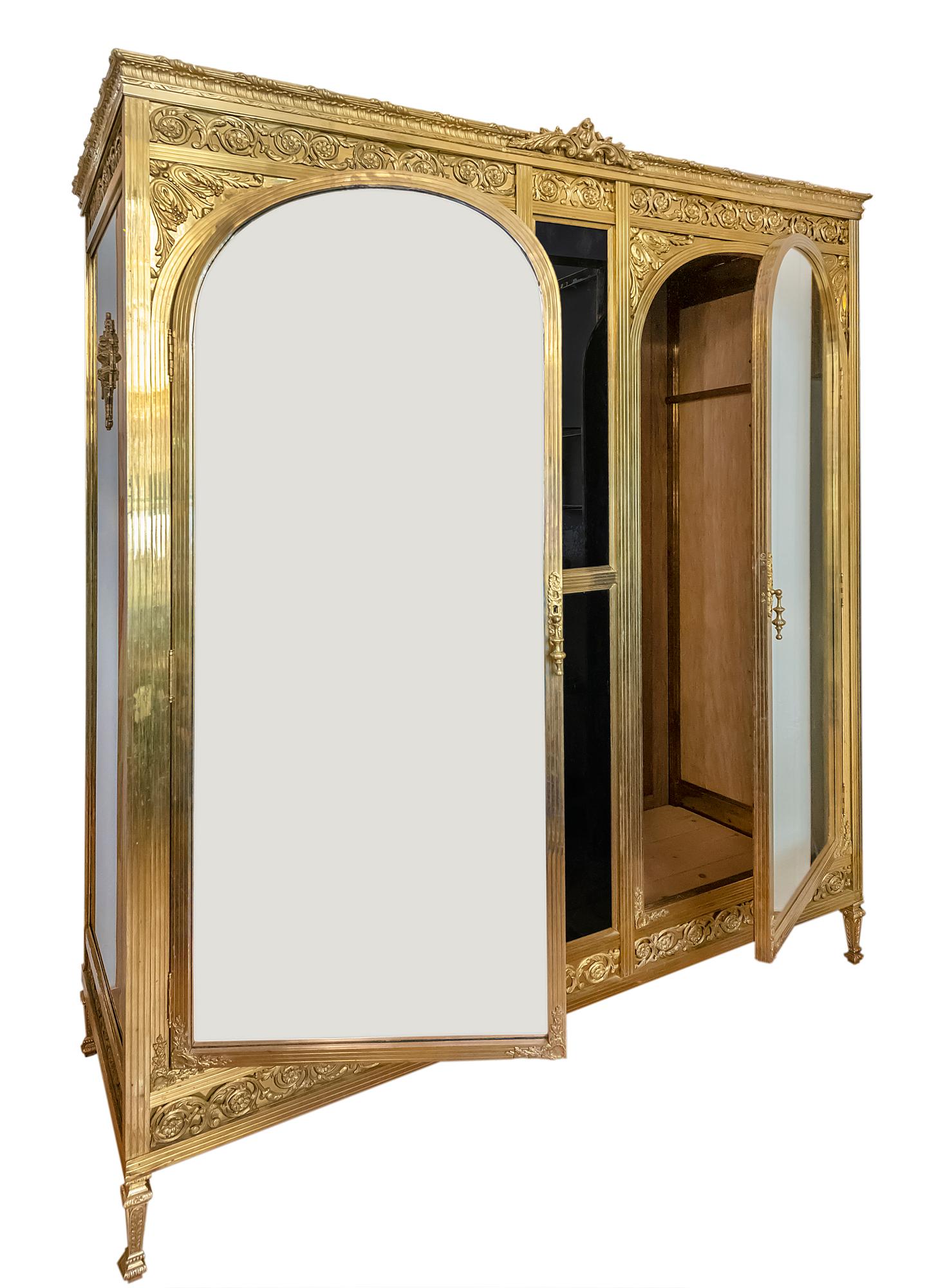 Antique French Napoleon III Style Bronze And Glass Wardrobe In Good Condition In Vilnius, LT