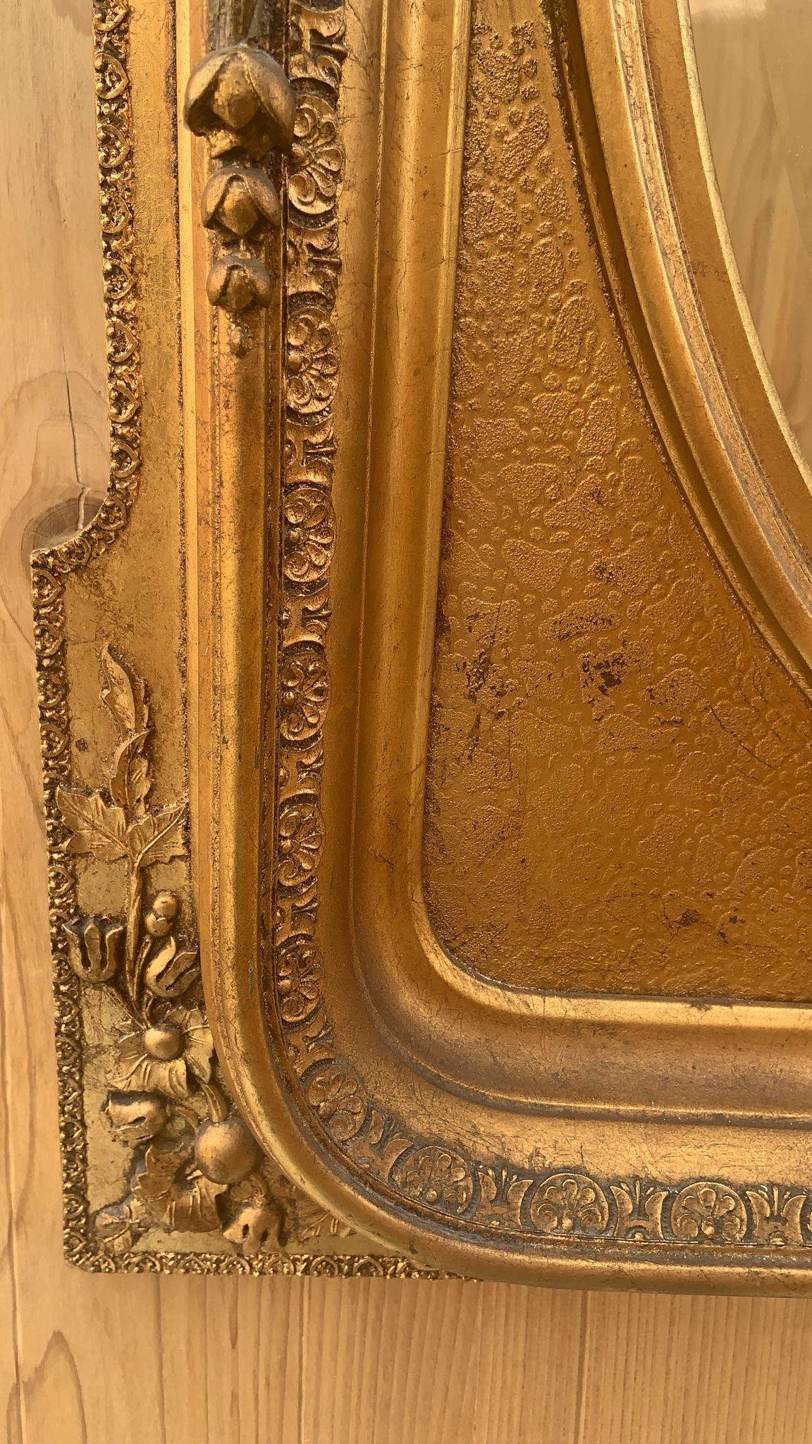 Antique Miroir français de style Napoléon III, sculpté et doré, à encadrement biseauté Bon état - En vente à Chicago, IL