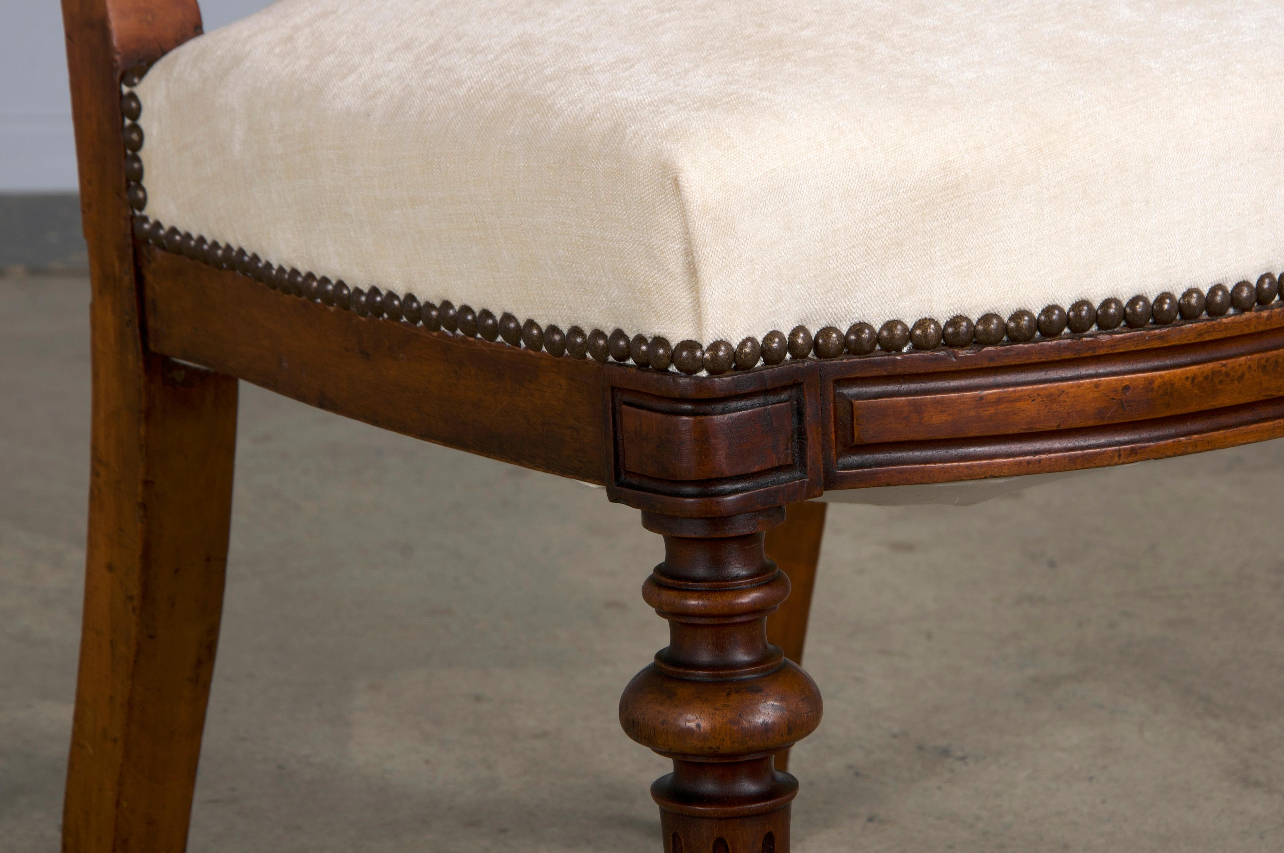 Antique French Napoleon III Style Walnut Dairs W/Cream Chenille-Set of 6 in vendita 4