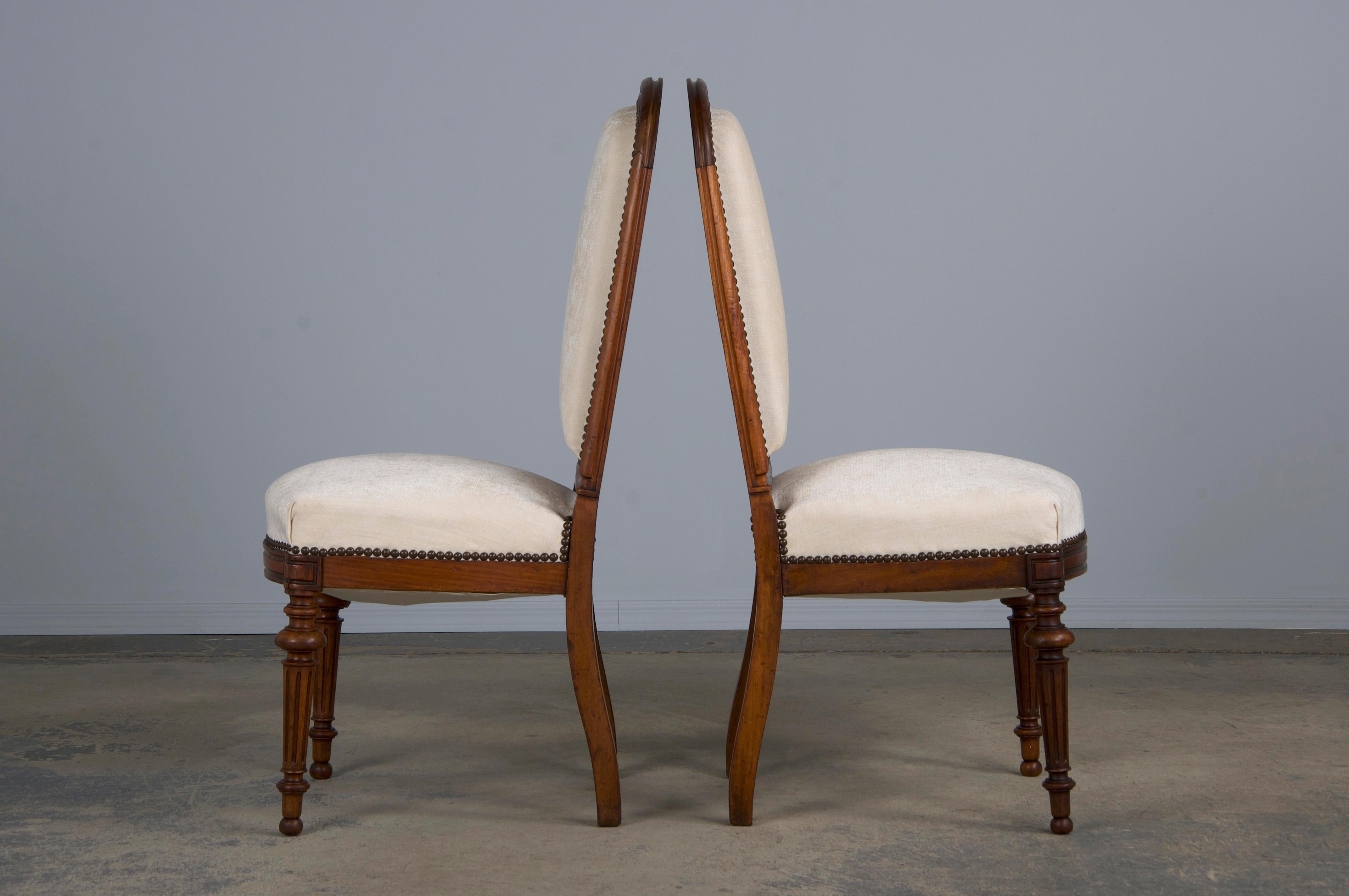 Antique French Napoleon III Style Walnut Dairs W/Cream Chenille-Set of 6 in vendita 5