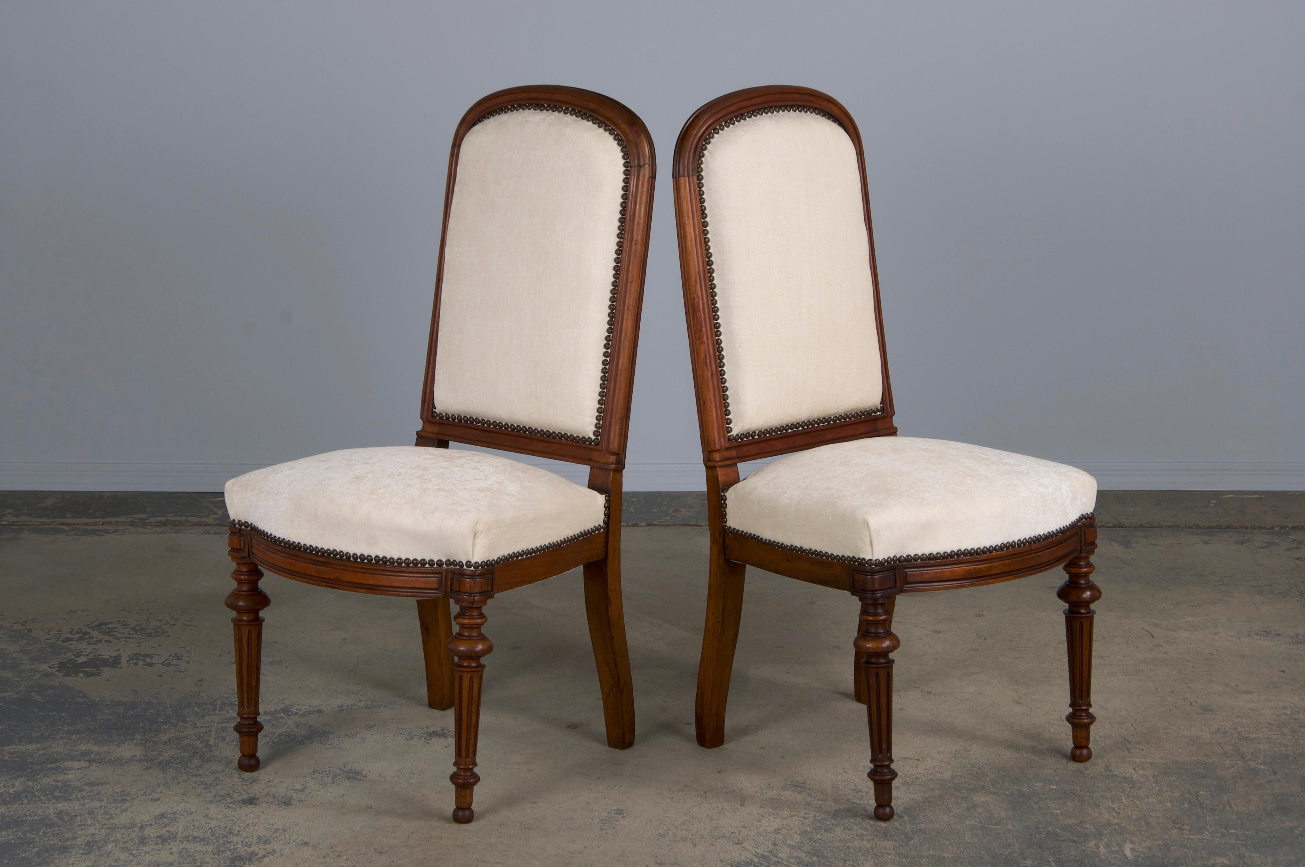 Antique French Napoleon III Style Walnut Dairs W/Cream Chenille-Set of 6 in vendita 6