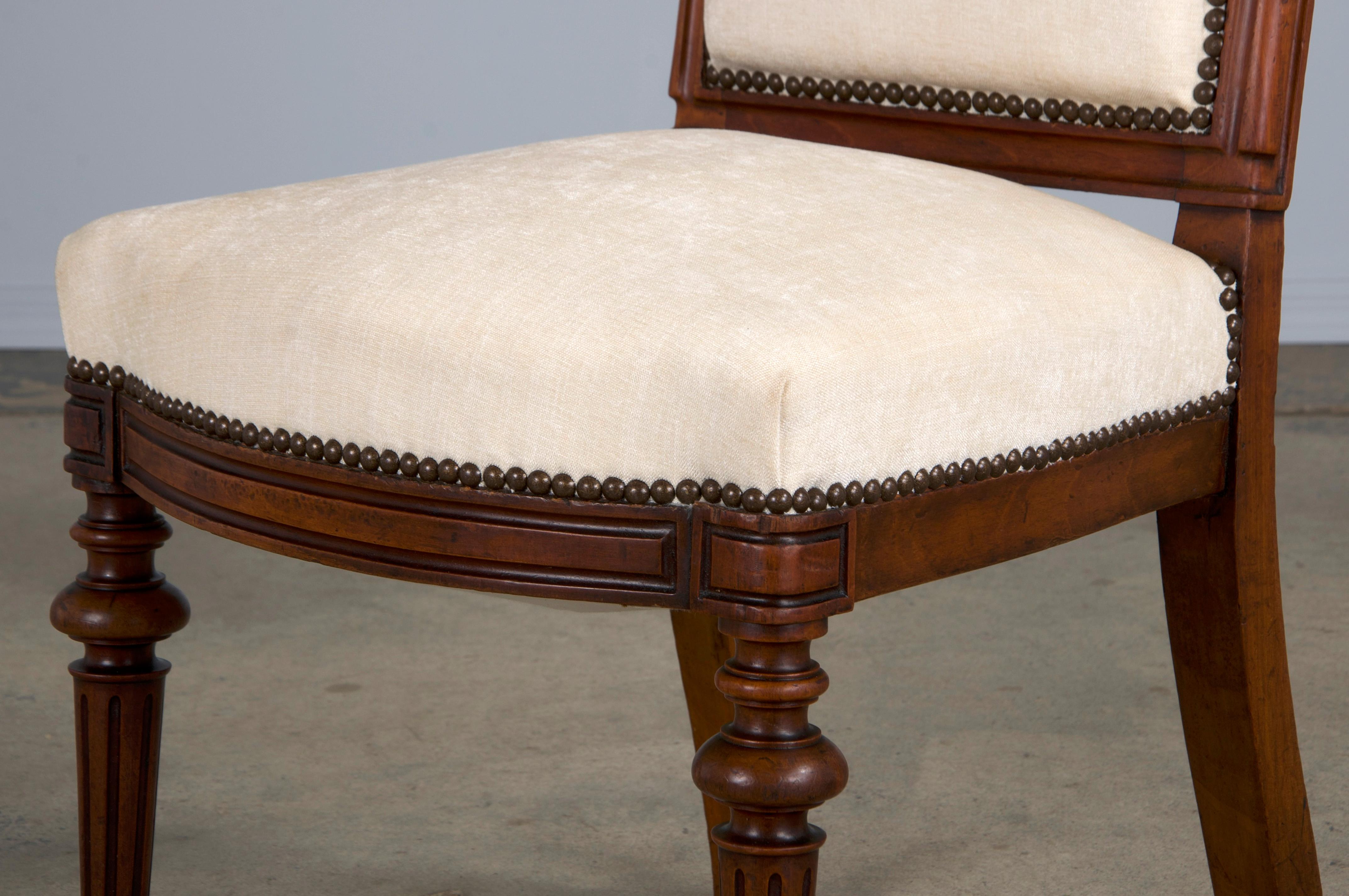 Antique French Napoleon III Style Walnut Dairs W/Cream Chenille-Set of 6 in vendita 8