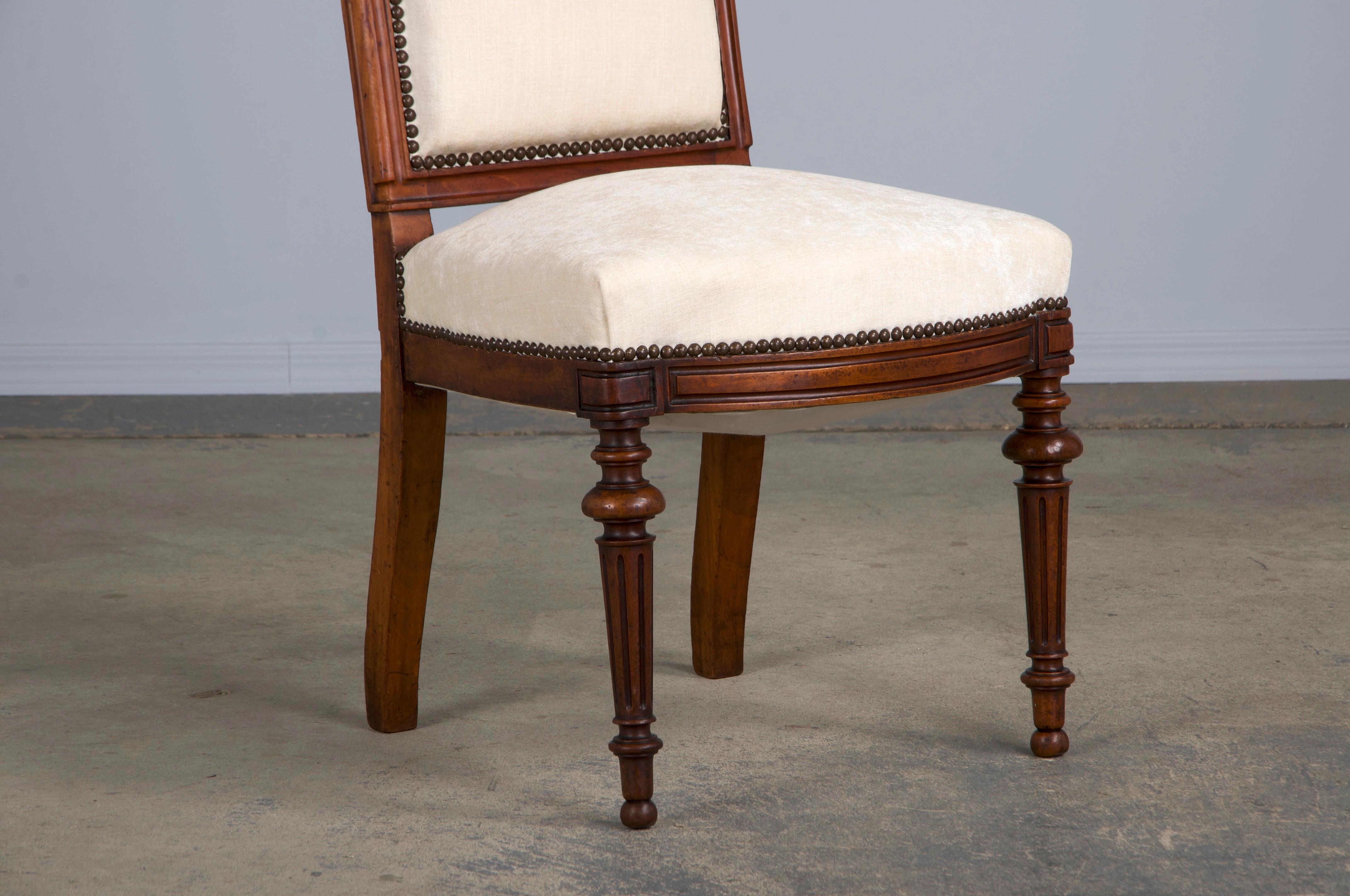 Antique French Napoleon III Style Walnut Dairs W/Cream Chenille-Set of 6 in vendita 9