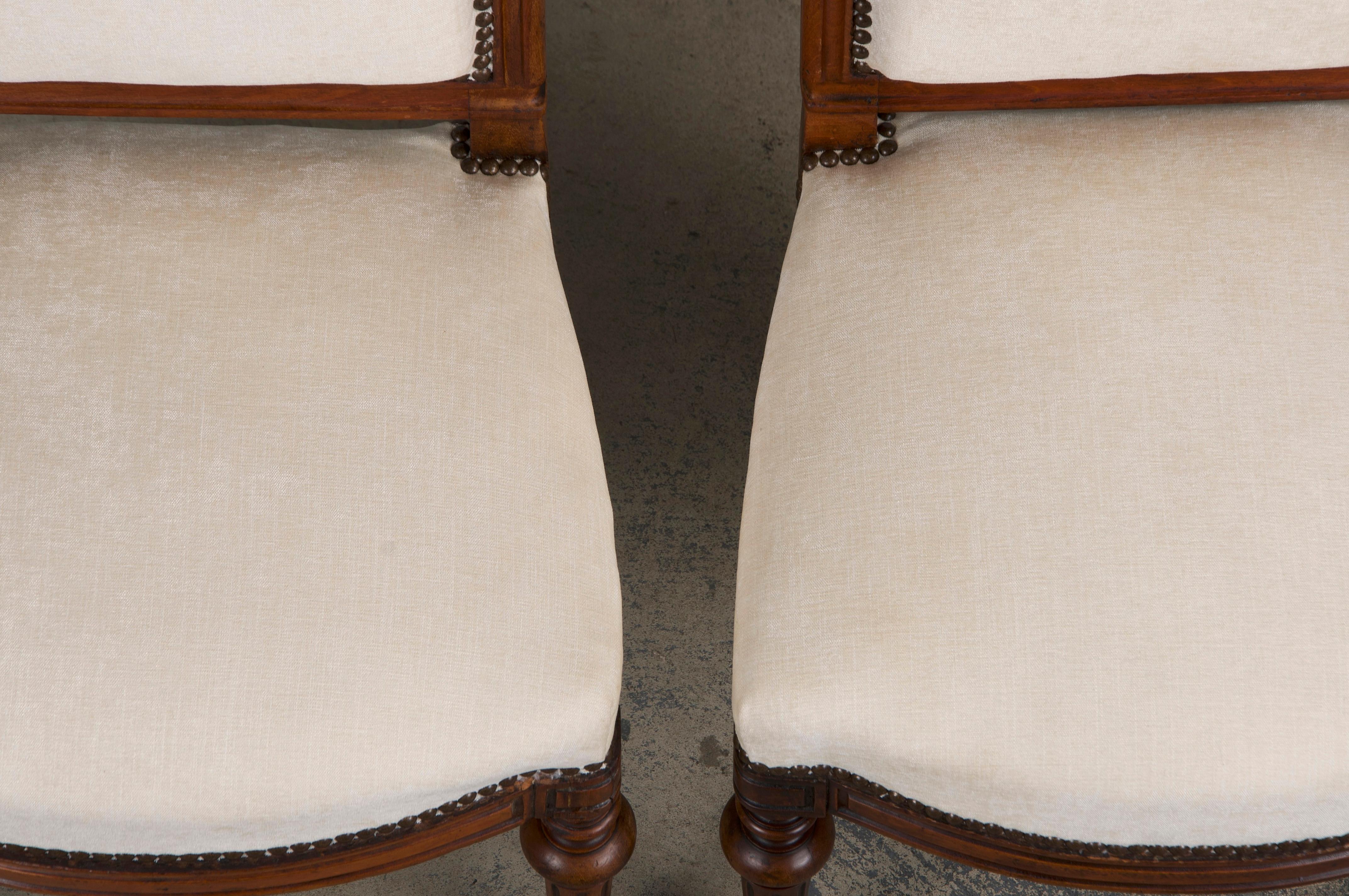 Ciniglia Antique French Napoleon III Style Walnut Dairs W/Cream Chenille-Set of 6 in vendita