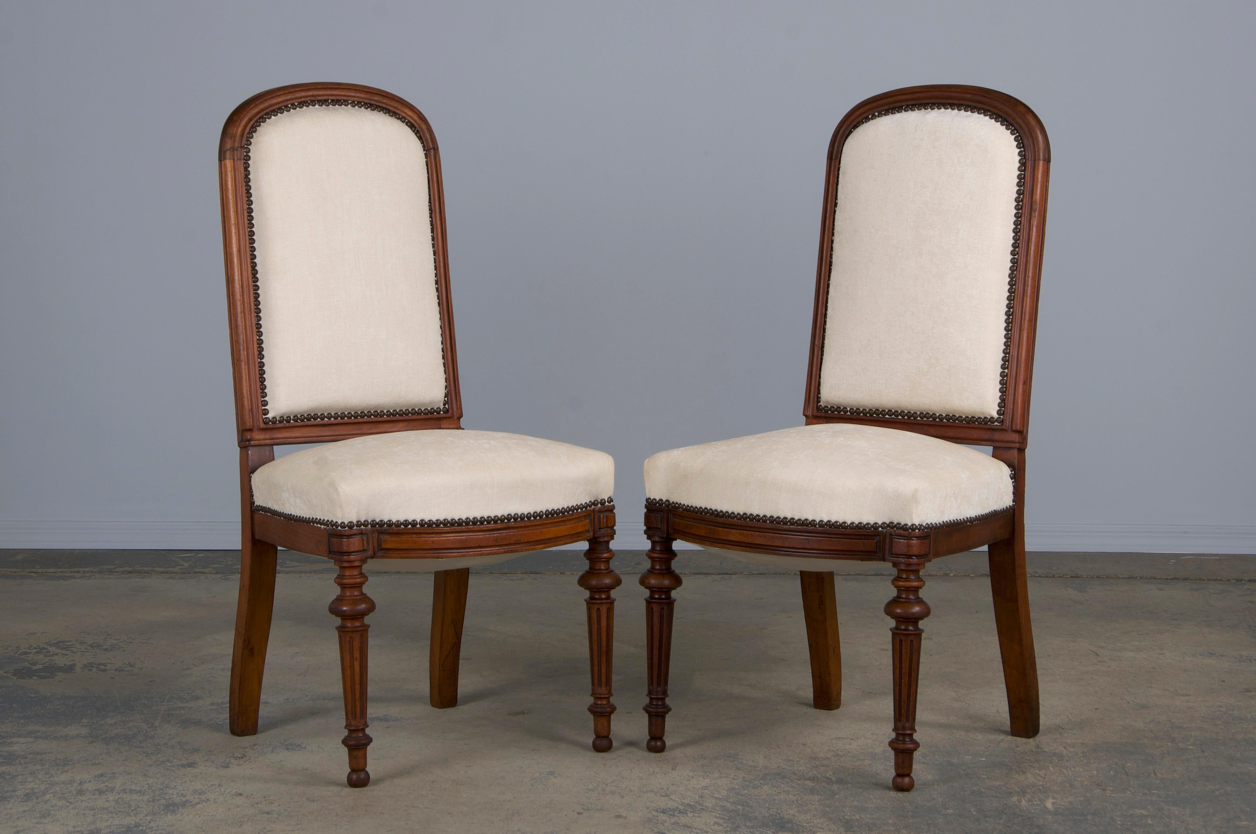 Antique French Napoleon III Style Walnut Dairs W/Cream Chenille-Set of 6 in vendita 1