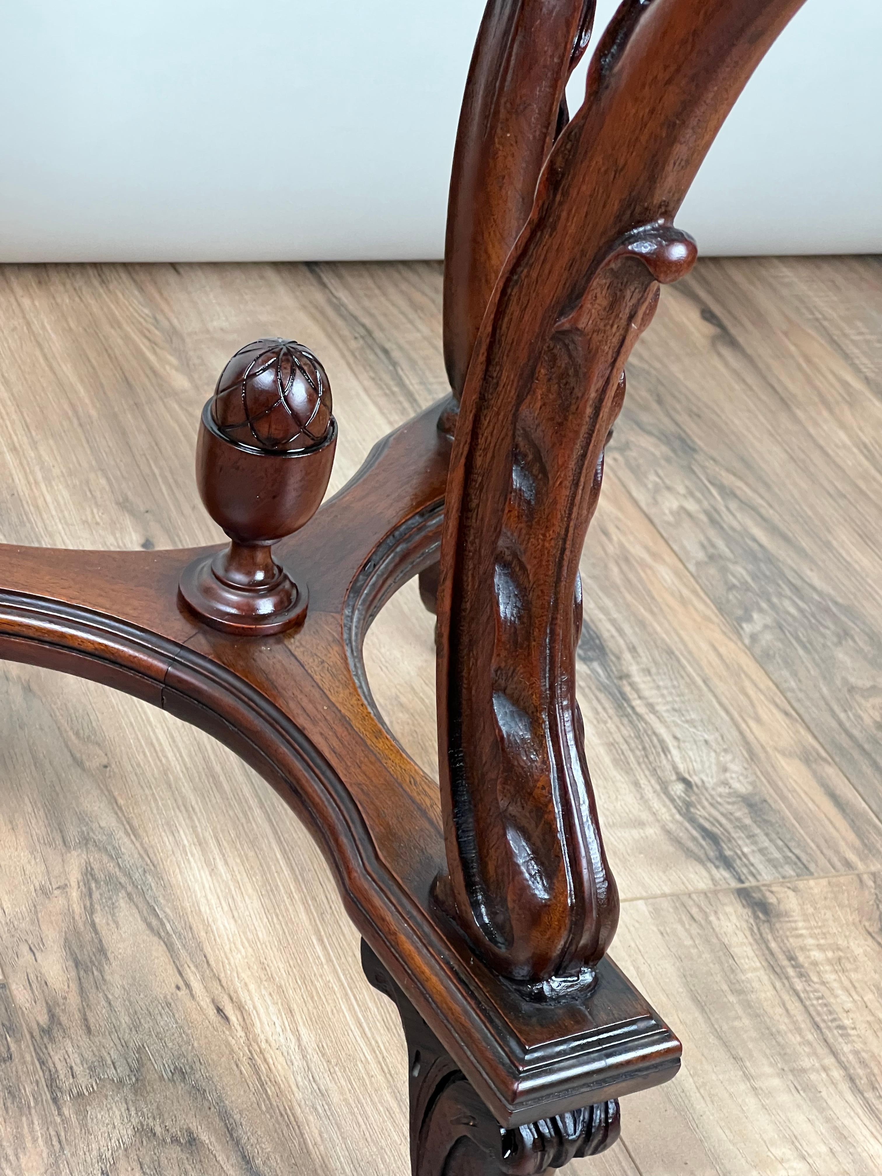 Antiquity French Napoleon III Walnut Tri-leg with Carved Angel Shoulders c. 1870 en vente 2