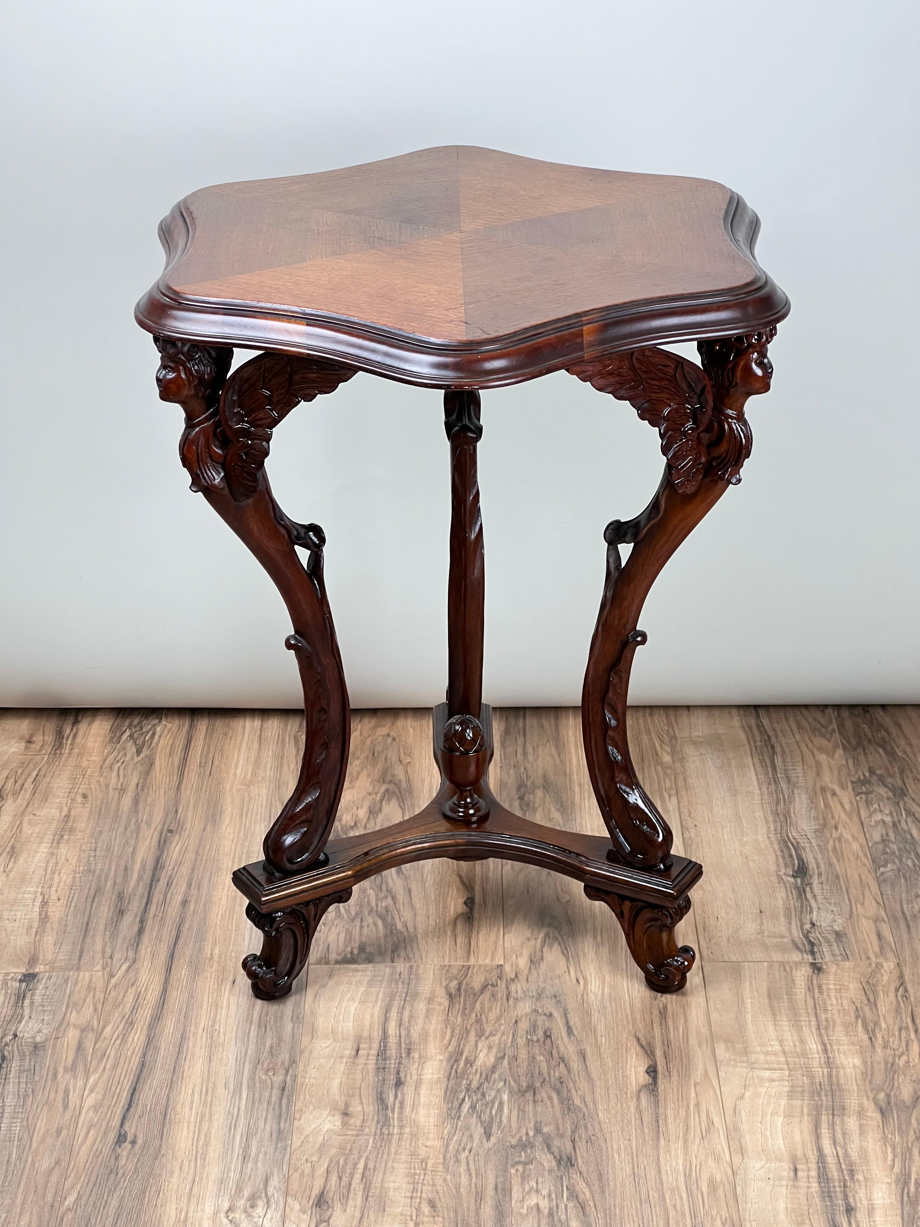 Napoléon III Antiquity French Napoleon III Walnut Tri-leg with Carved Angel Shoulders c. 1870 en vente