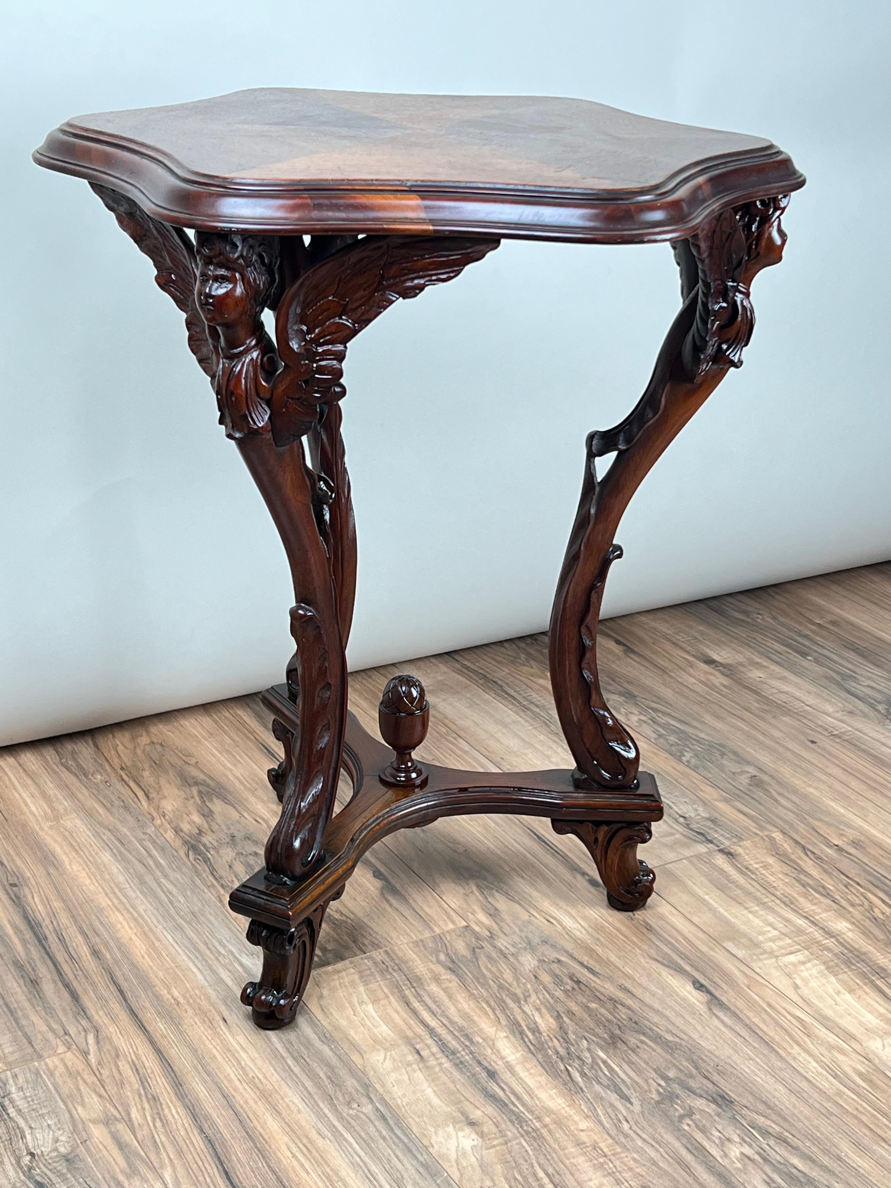 Français Antiquity French Napoleon III Walnut Tri-leg with Carved Angel Shoulders c. 1870 en vente