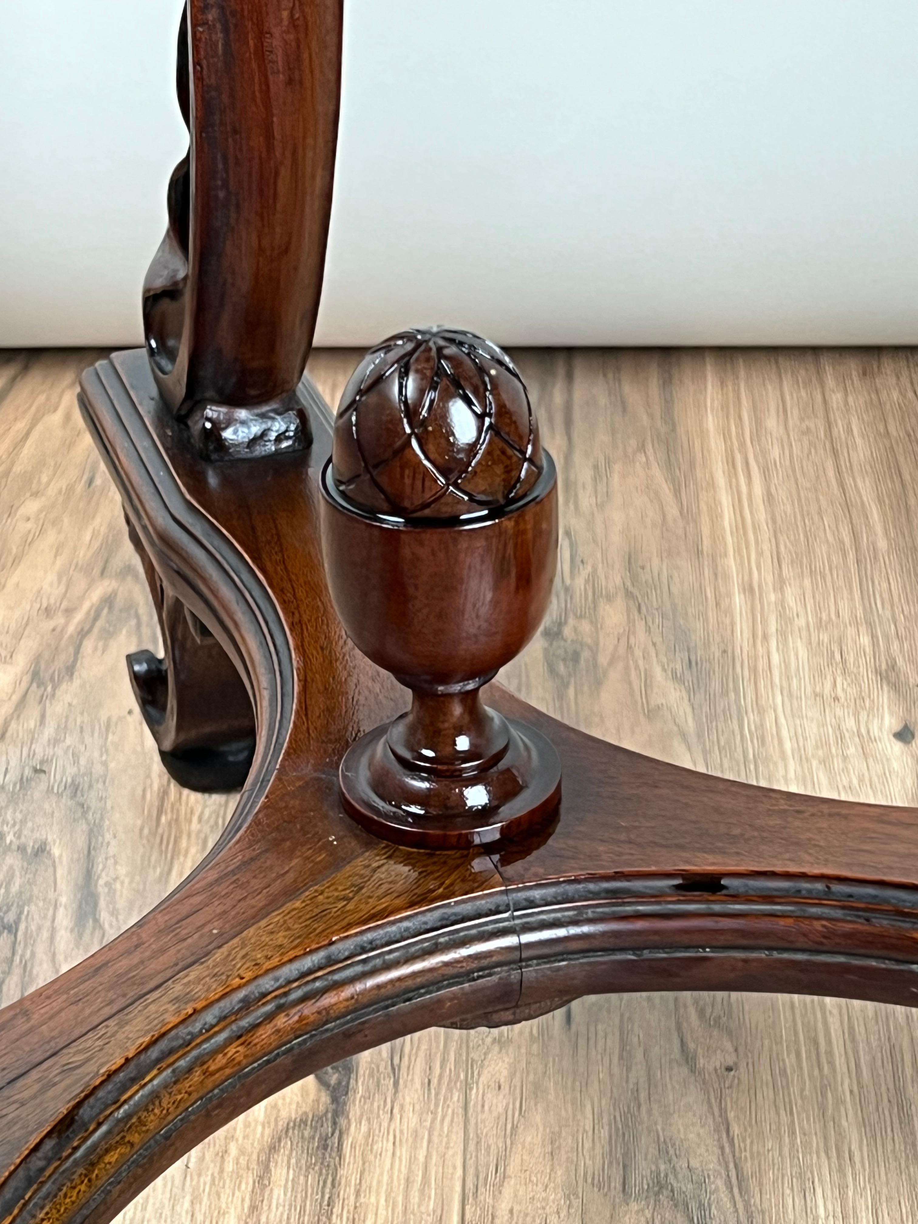 Antiquity French Napoleon III Walnut Tri-leg with Carved Angel Shoulders c. 1870 en vente 1