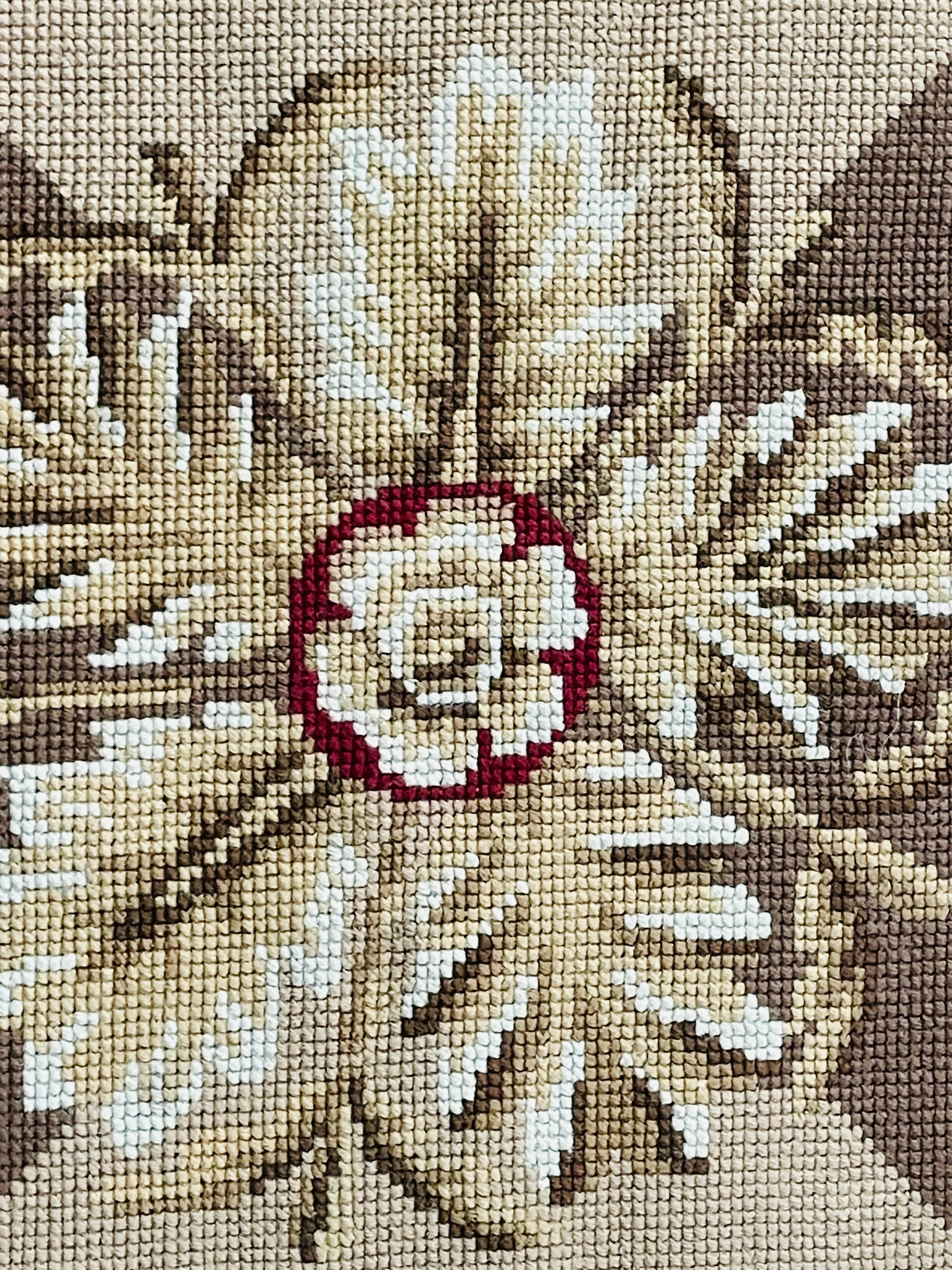 Lana Antique French Needle Point Tapestry, Carpet, Rug Runner con design floreale in vendita
