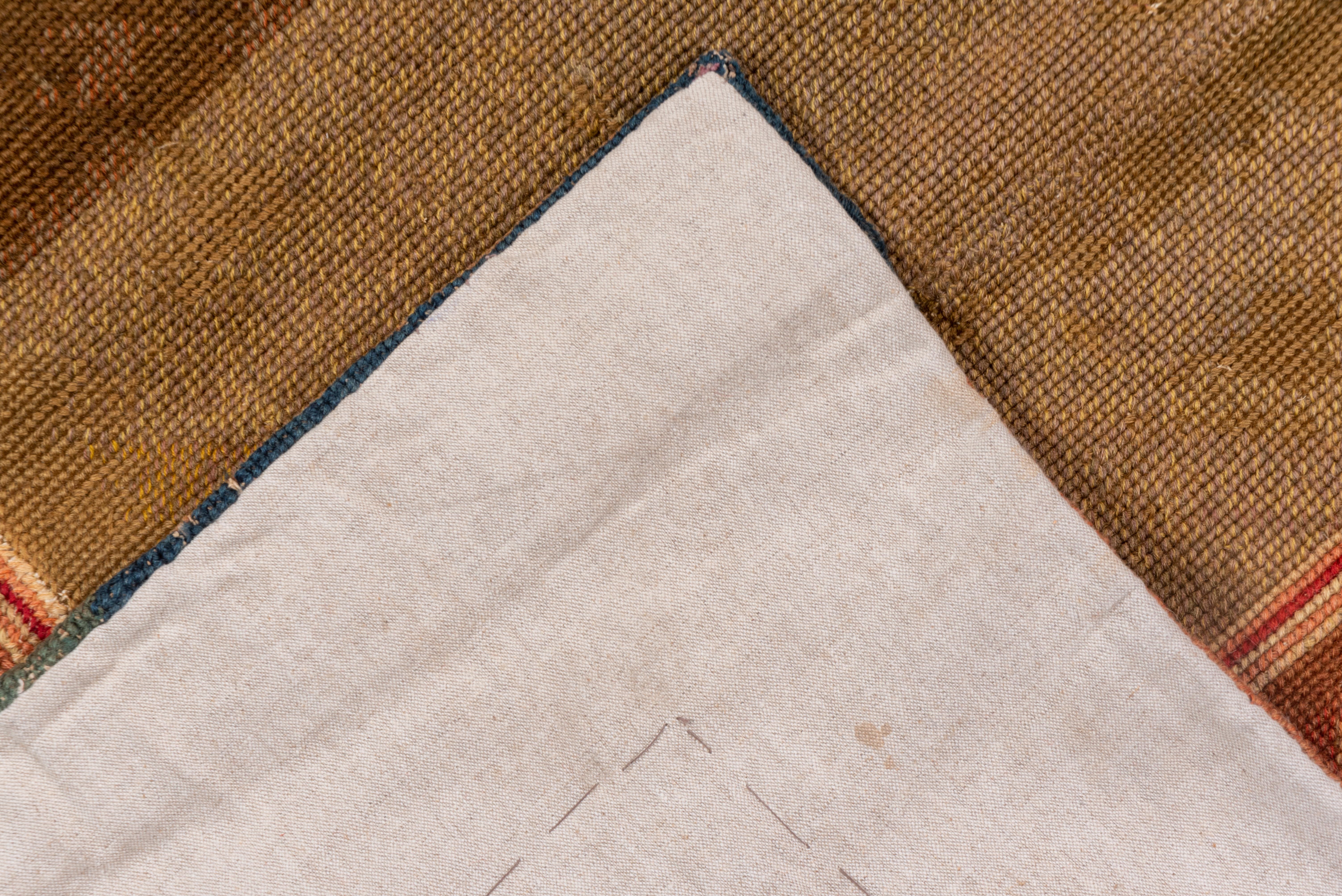 Antiker französischer Gobelinstickerei-Teppich, braune Fläche, rosa Bordüren (Mittleres 19. Jahrhundert) im Angebot