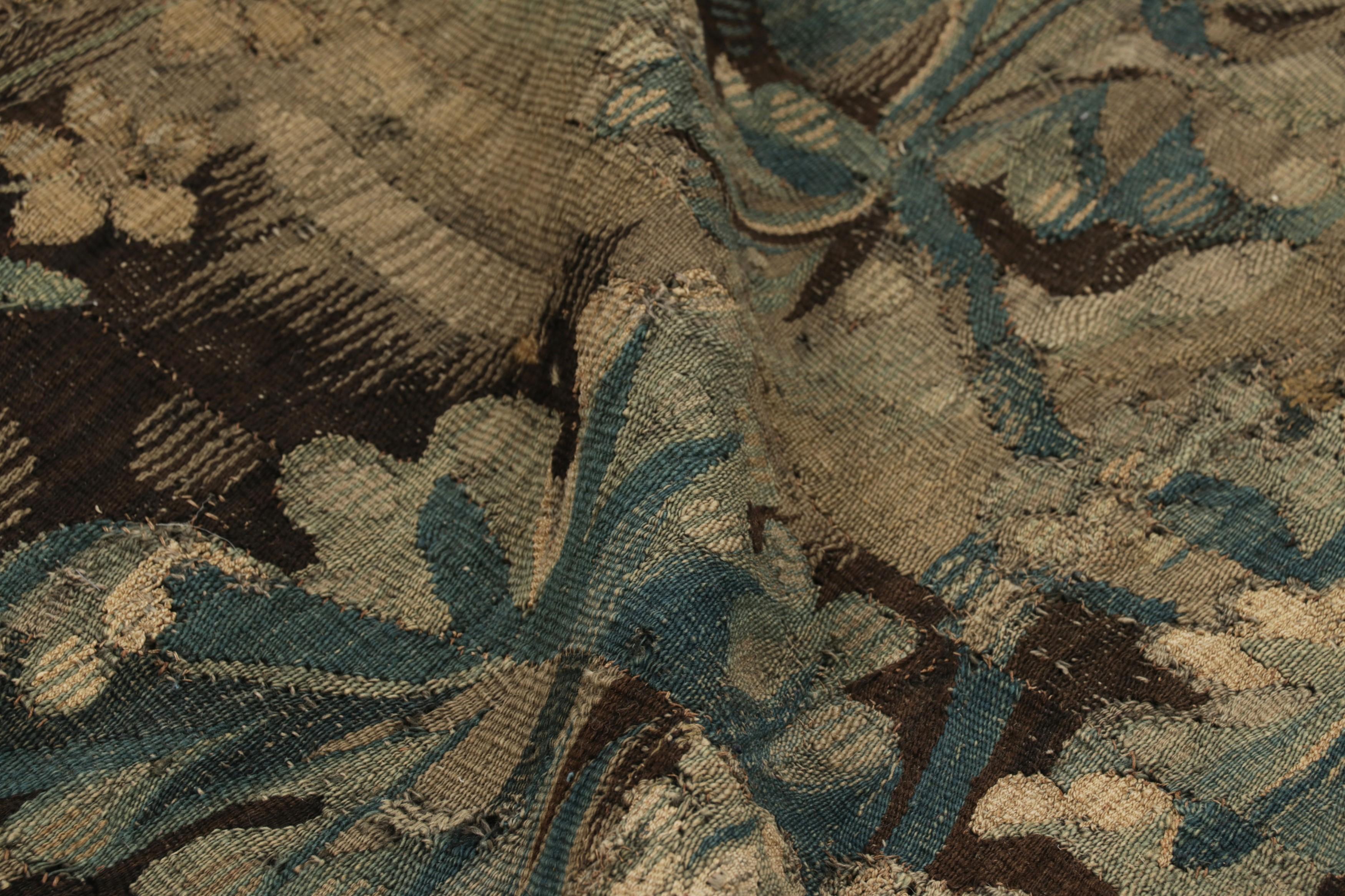 Antiguo Tapiz Pictórico de Aguja Francés en Azul y Tonos Crema - Rug & Kilim en venta 3