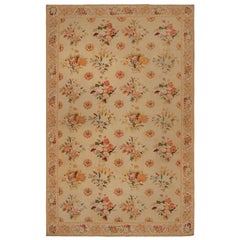 Antiker französischer Nadelspitze-Teppich in Beige mit Blumenmustern, von Rug & Kilim
