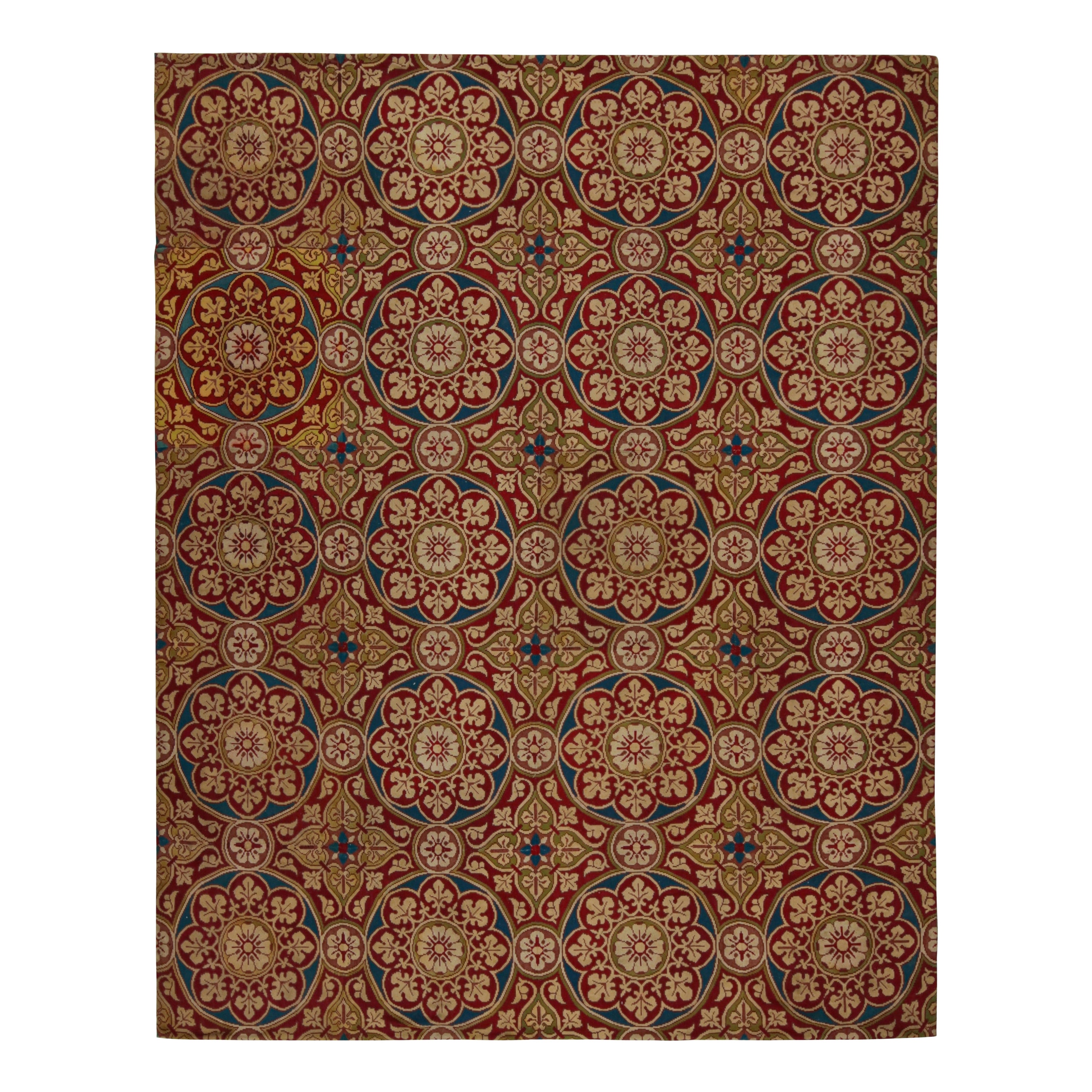 Tapis français ancien en broderie à l'aiguille rouge avec médaillons, de Rug & Kilim