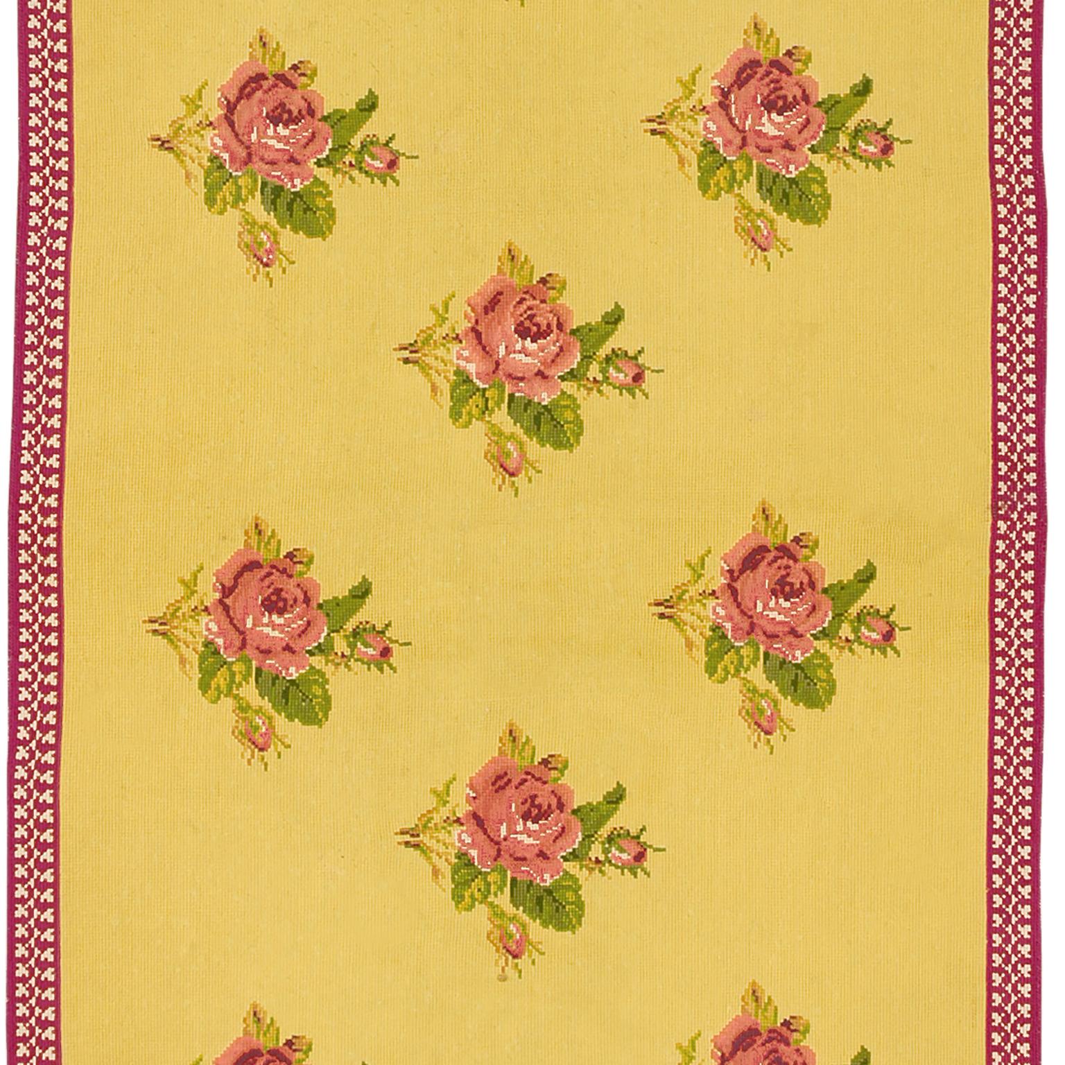 Tissé à la main Tapis/runner français ancien en broderie à l'aiguille en vente